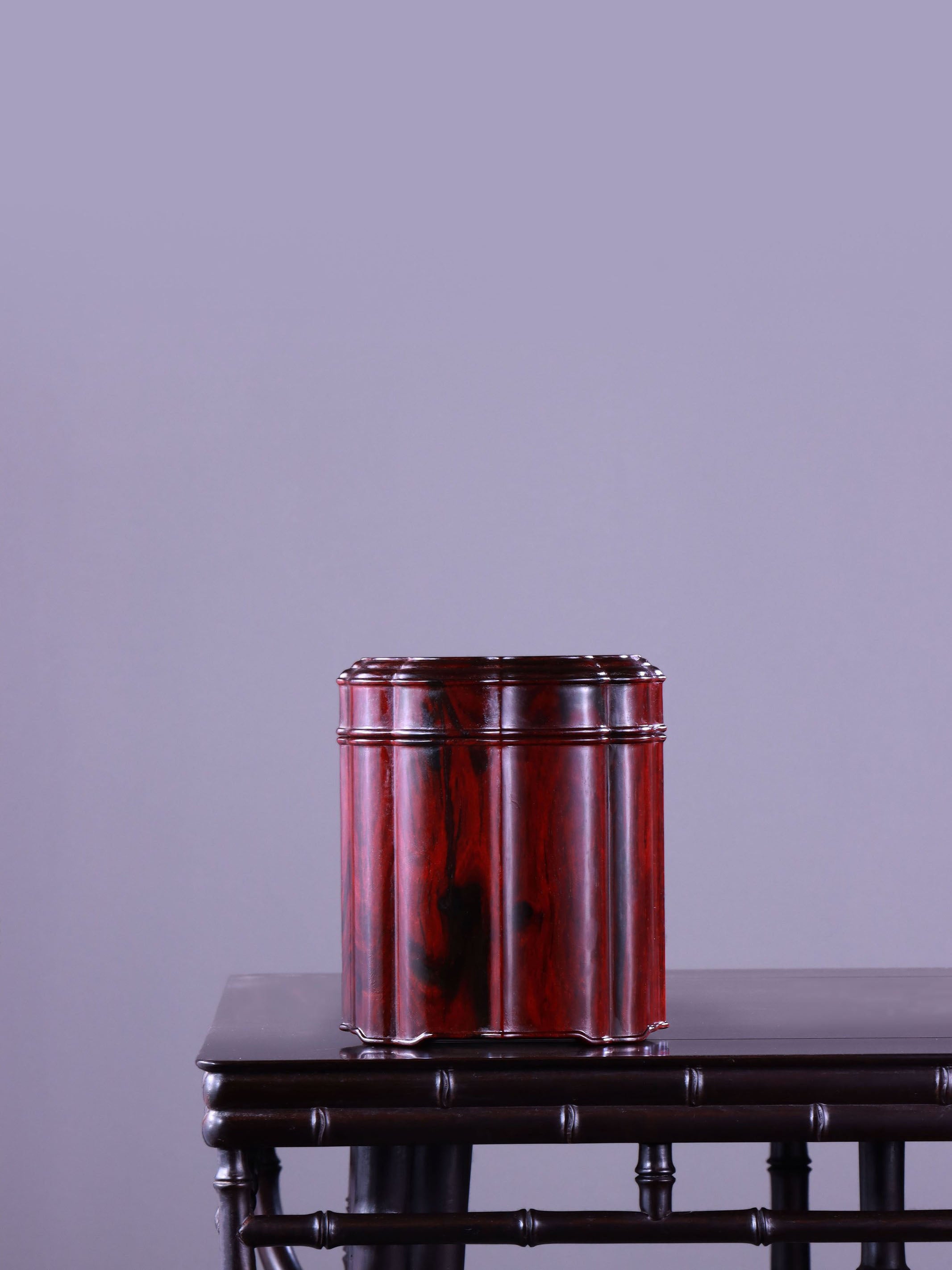 小叶紫檀菱花口茶叶罐