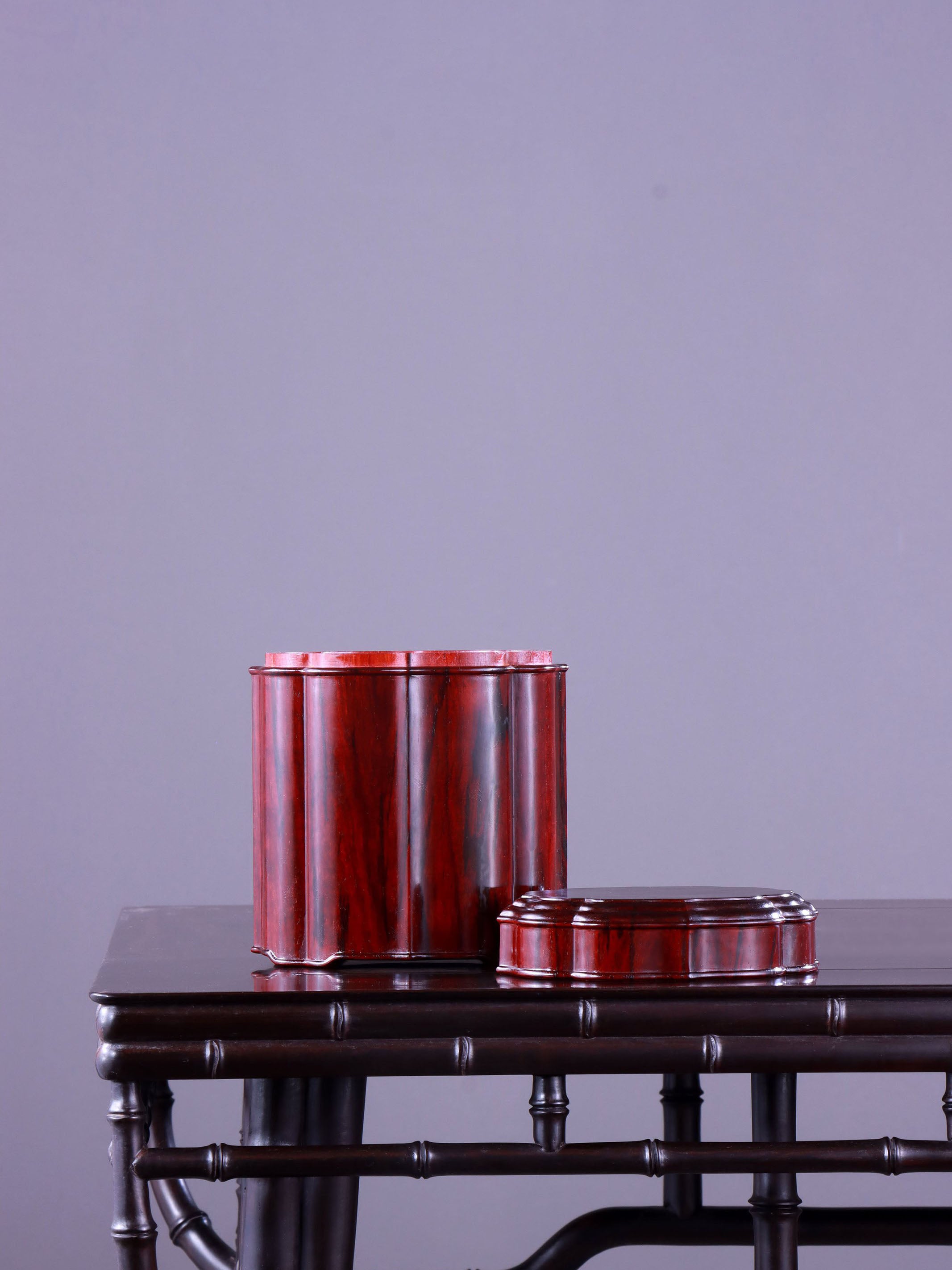 小叶紫檀菱花口茶叶罐