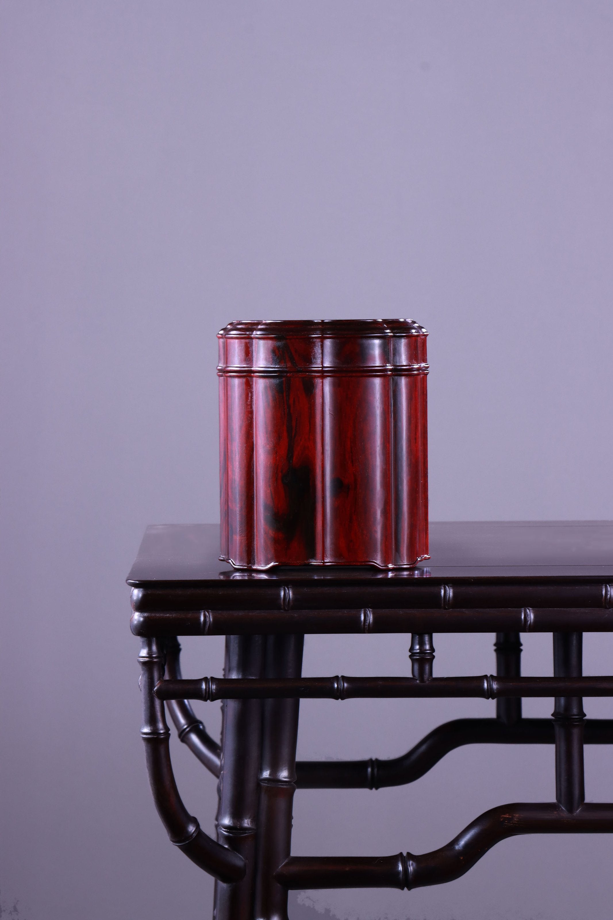 小叶紫檀菱花口茶叶罐