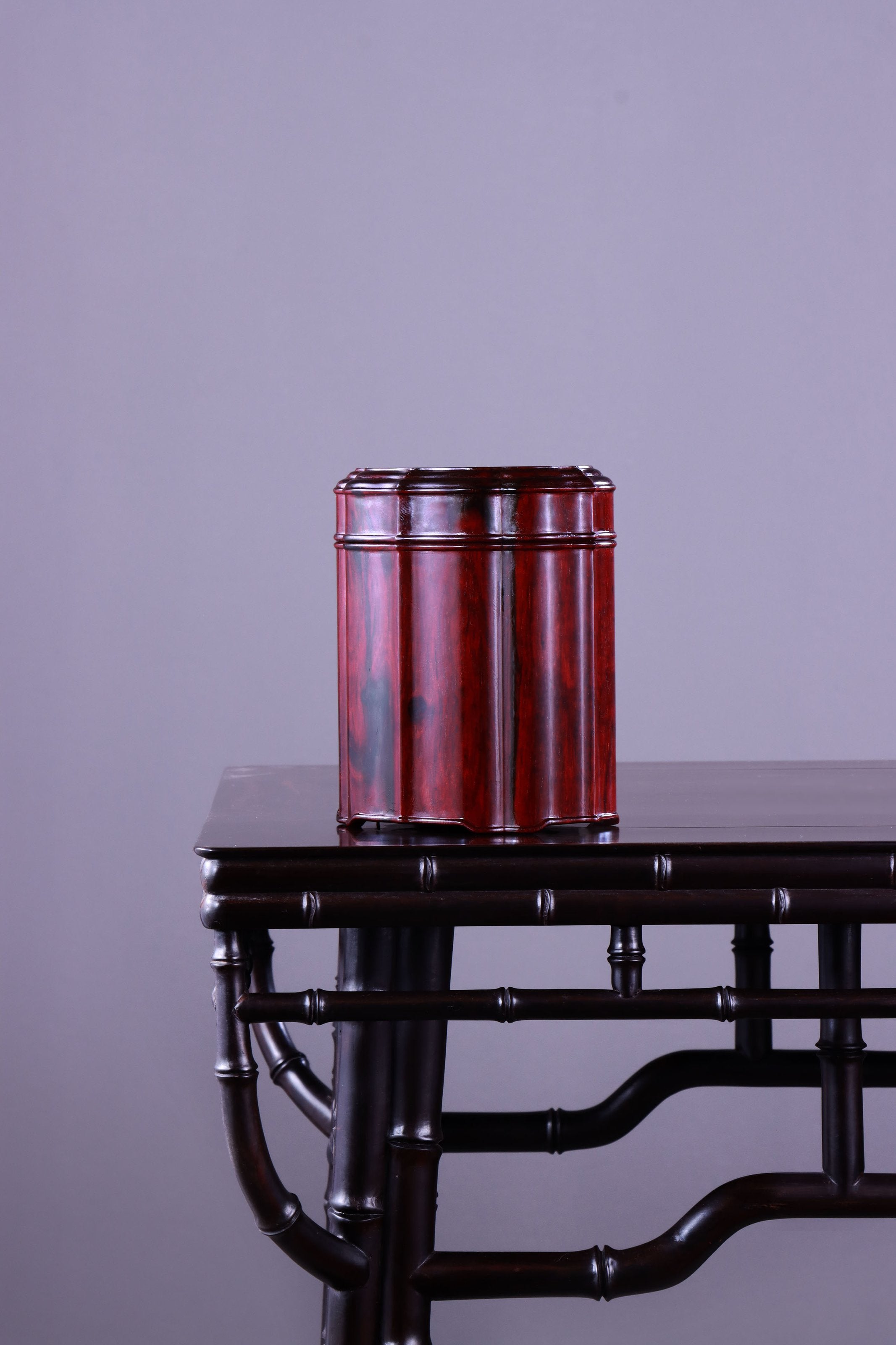 小叶紫檀菱花口茶叶罐