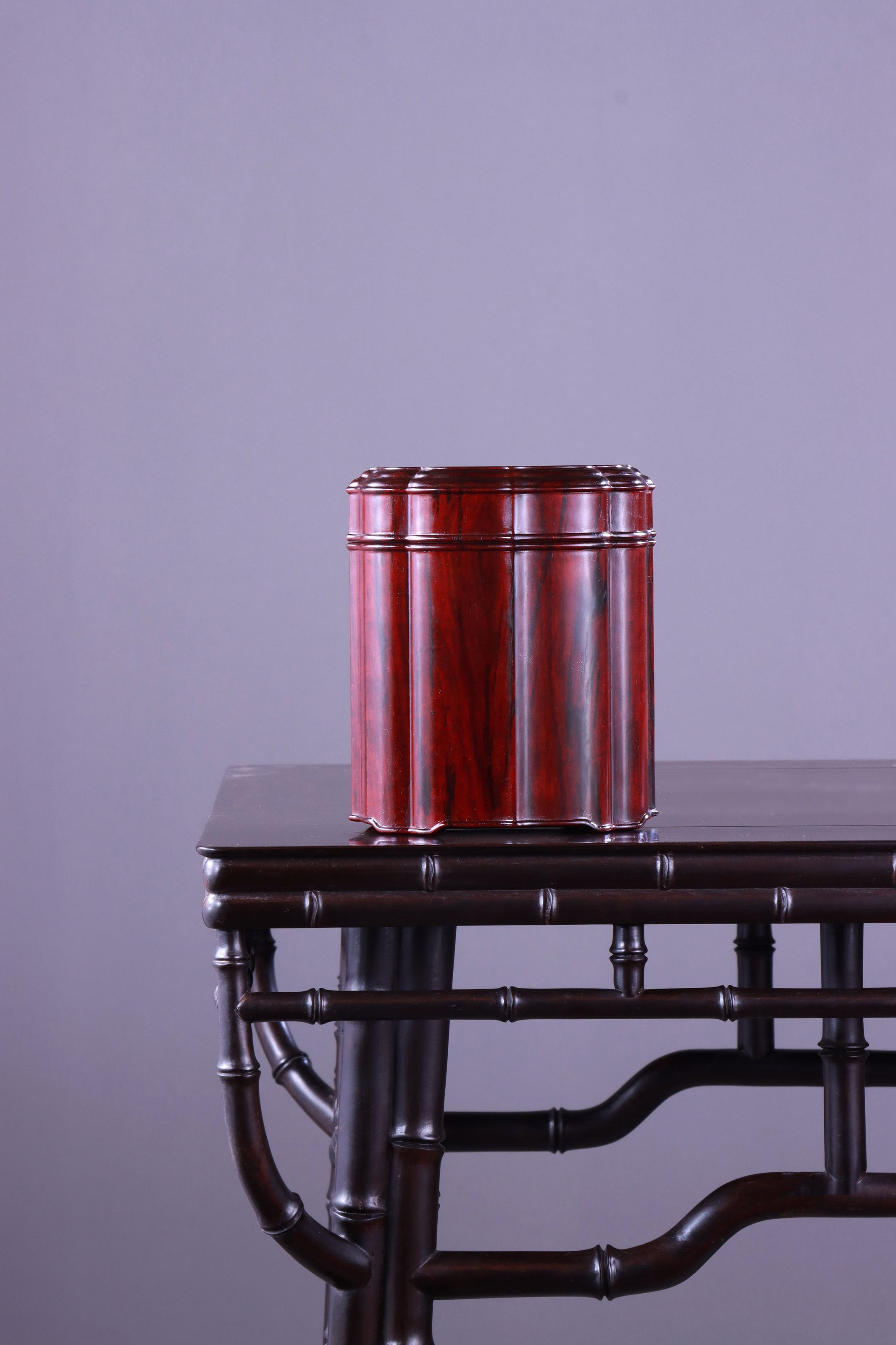 小叶紫檀菱花口茶叶罐