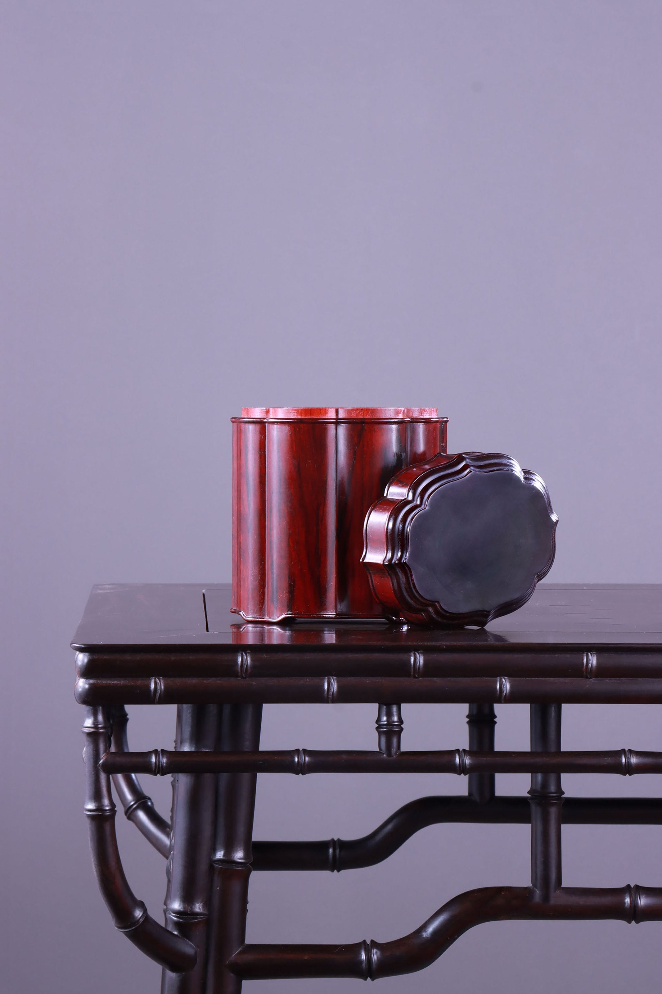 小叶紫檀菱花口茶叶罐