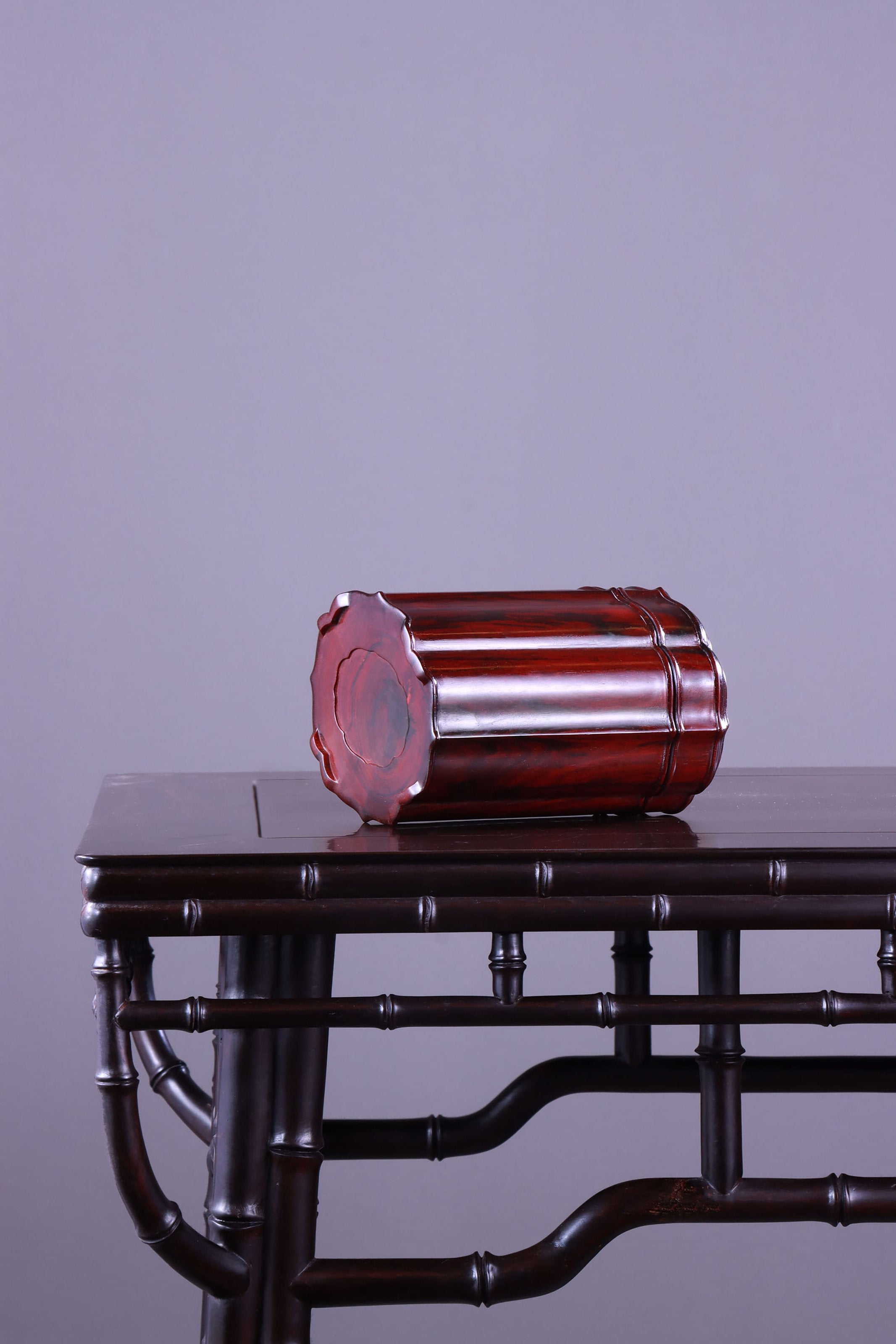 小叶紫檀菱花口茶叶罐