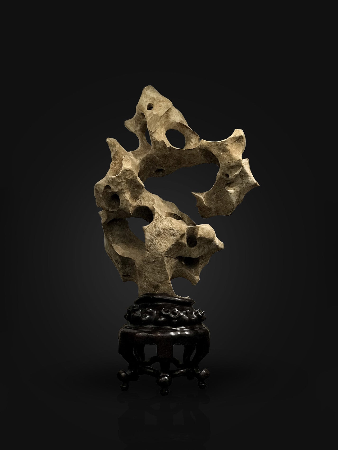 玲瓏中空如雕剜