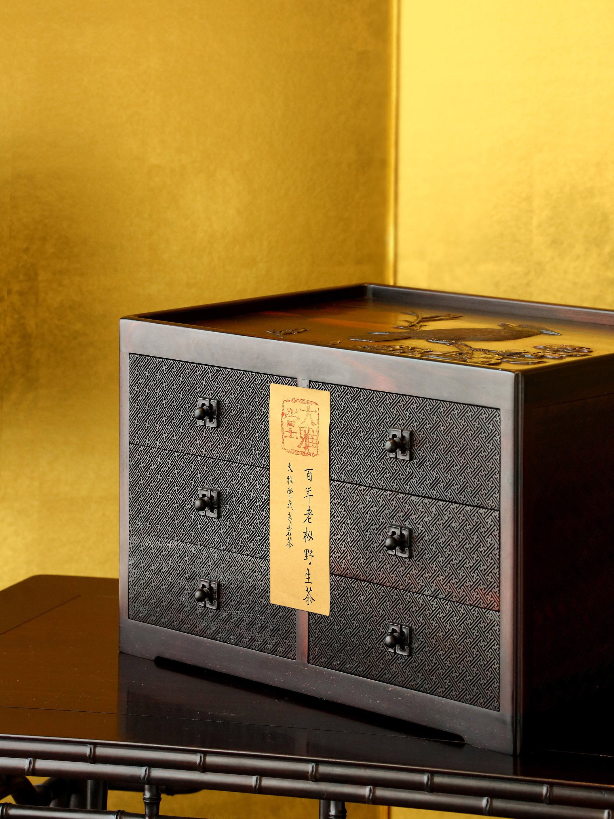 大叶紫檀丝翎檀雕花鸟万字纹六屉茶盒