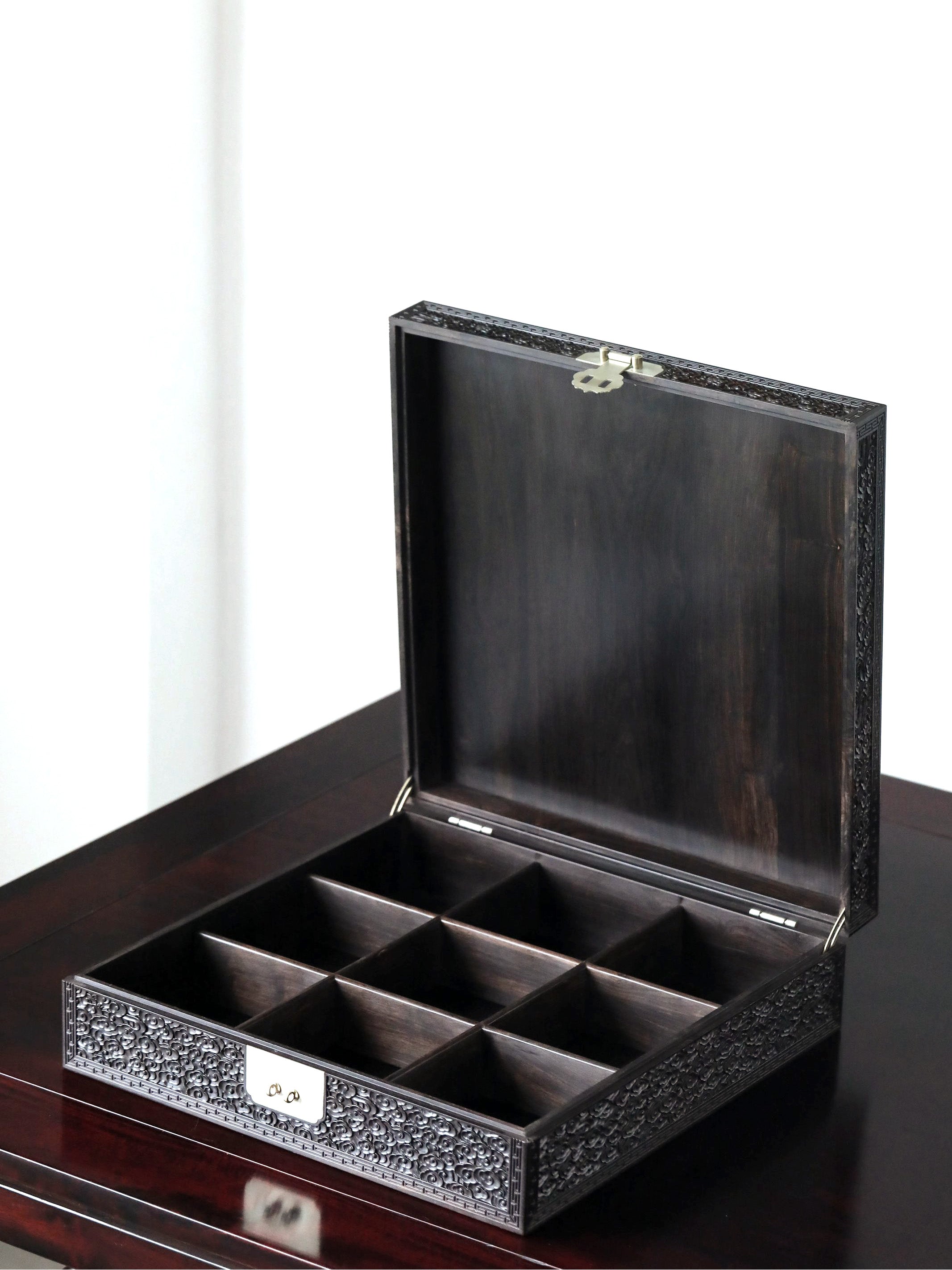 紫光檀龙腾万里满雕茶盒