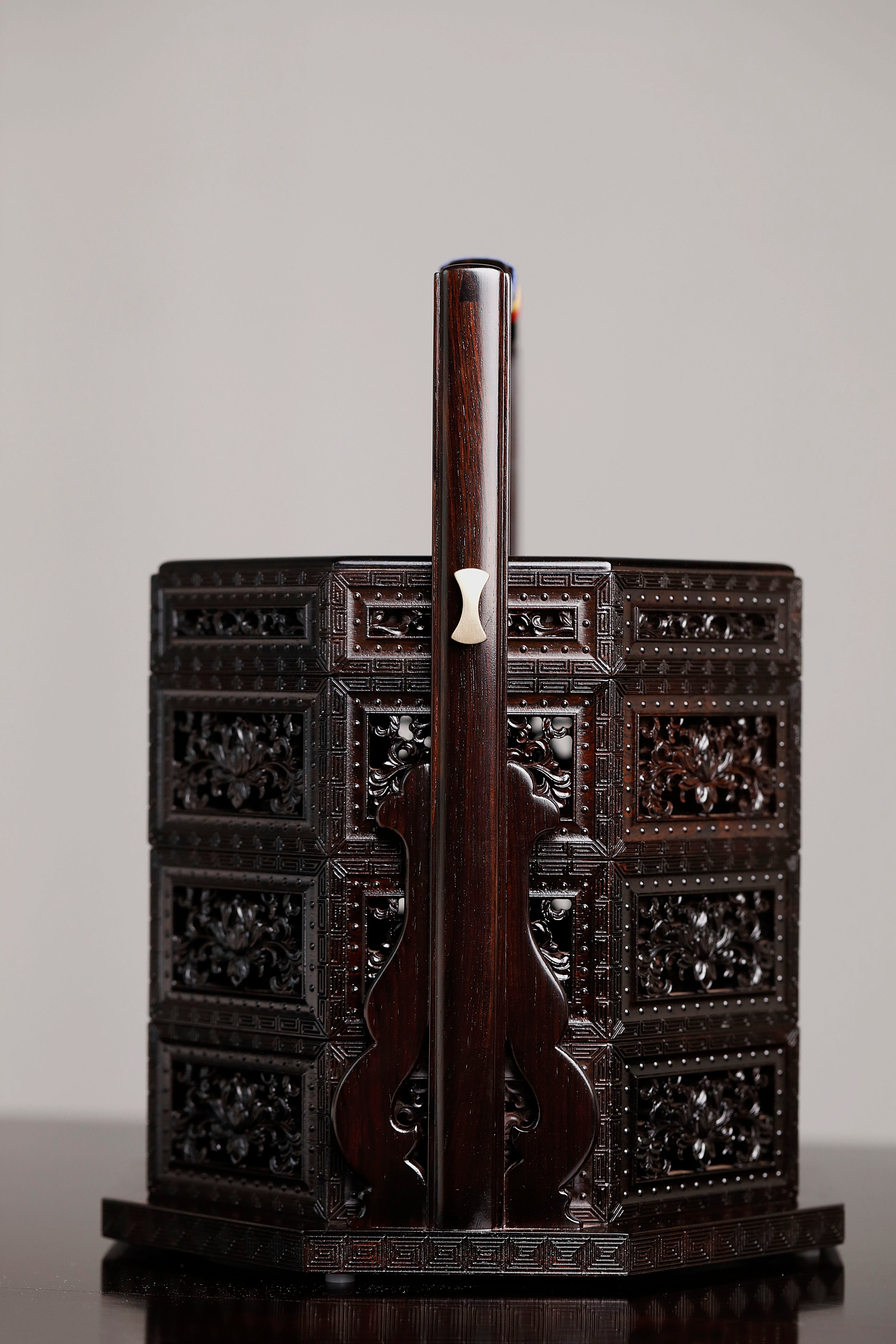 紫光檀鏤空八角提盒