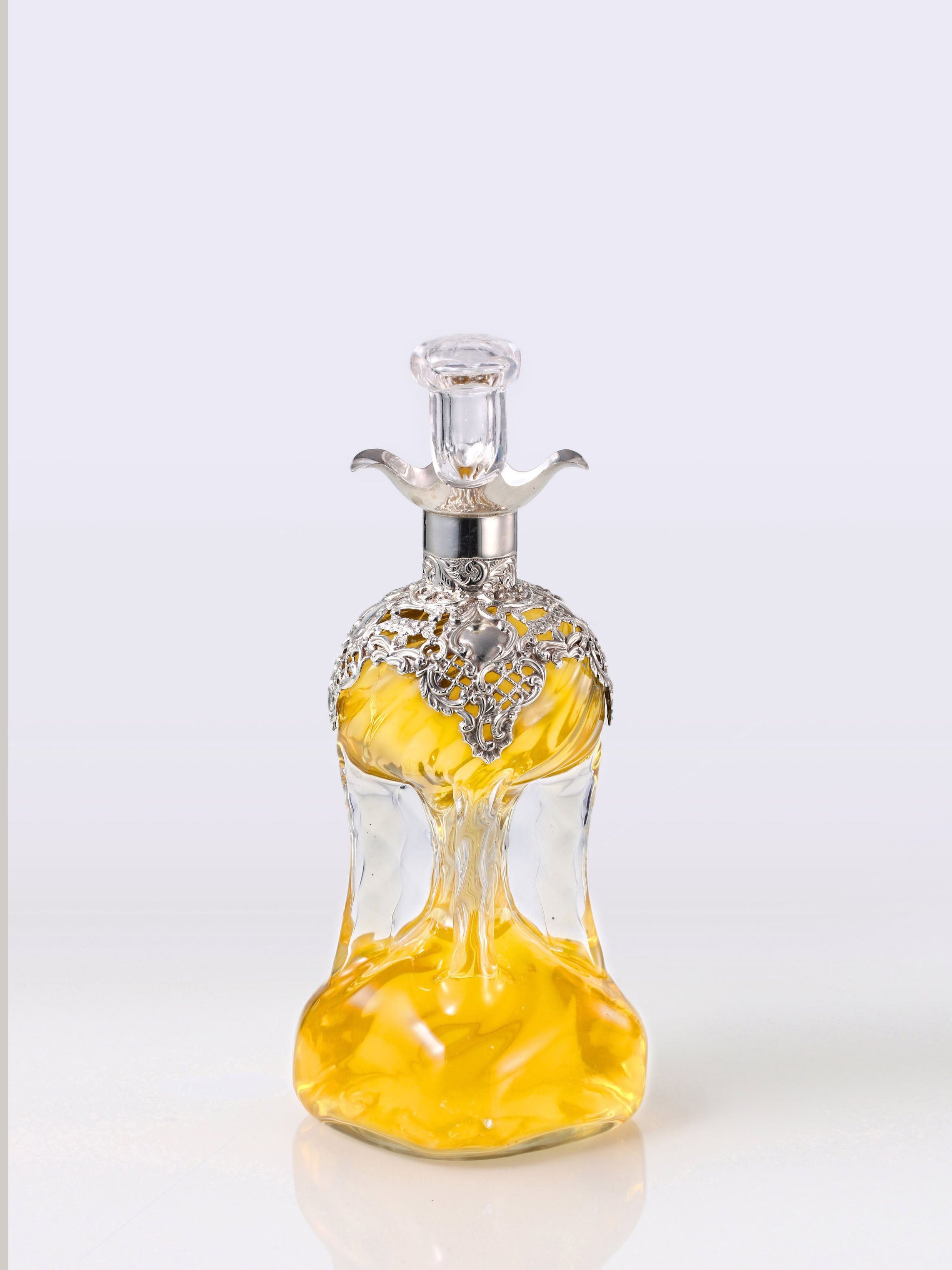 1898年英國純銀 鏤空花卉水晶酒樽