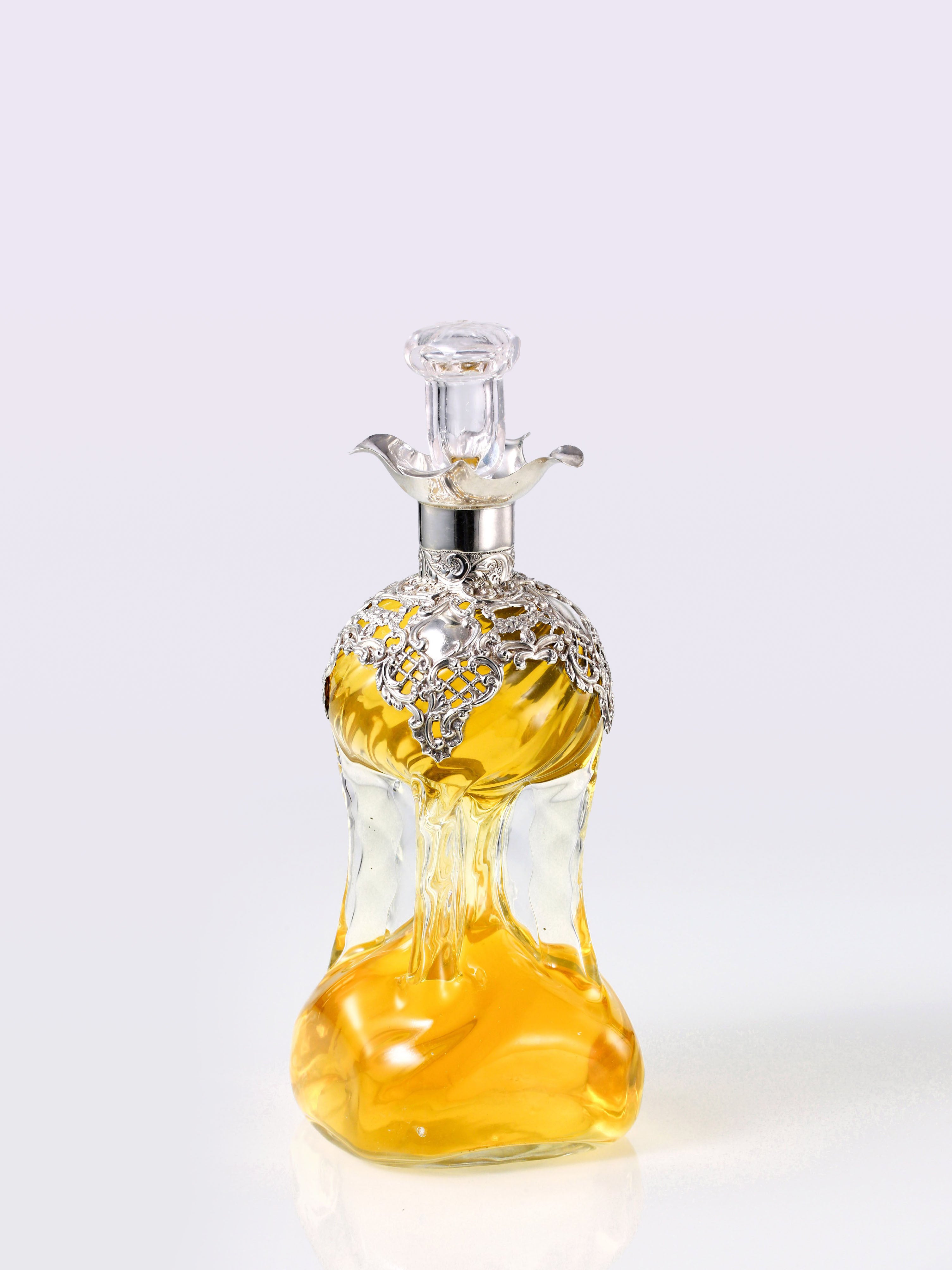 1898年英國純銀 鏤空花卉水晶酒樽