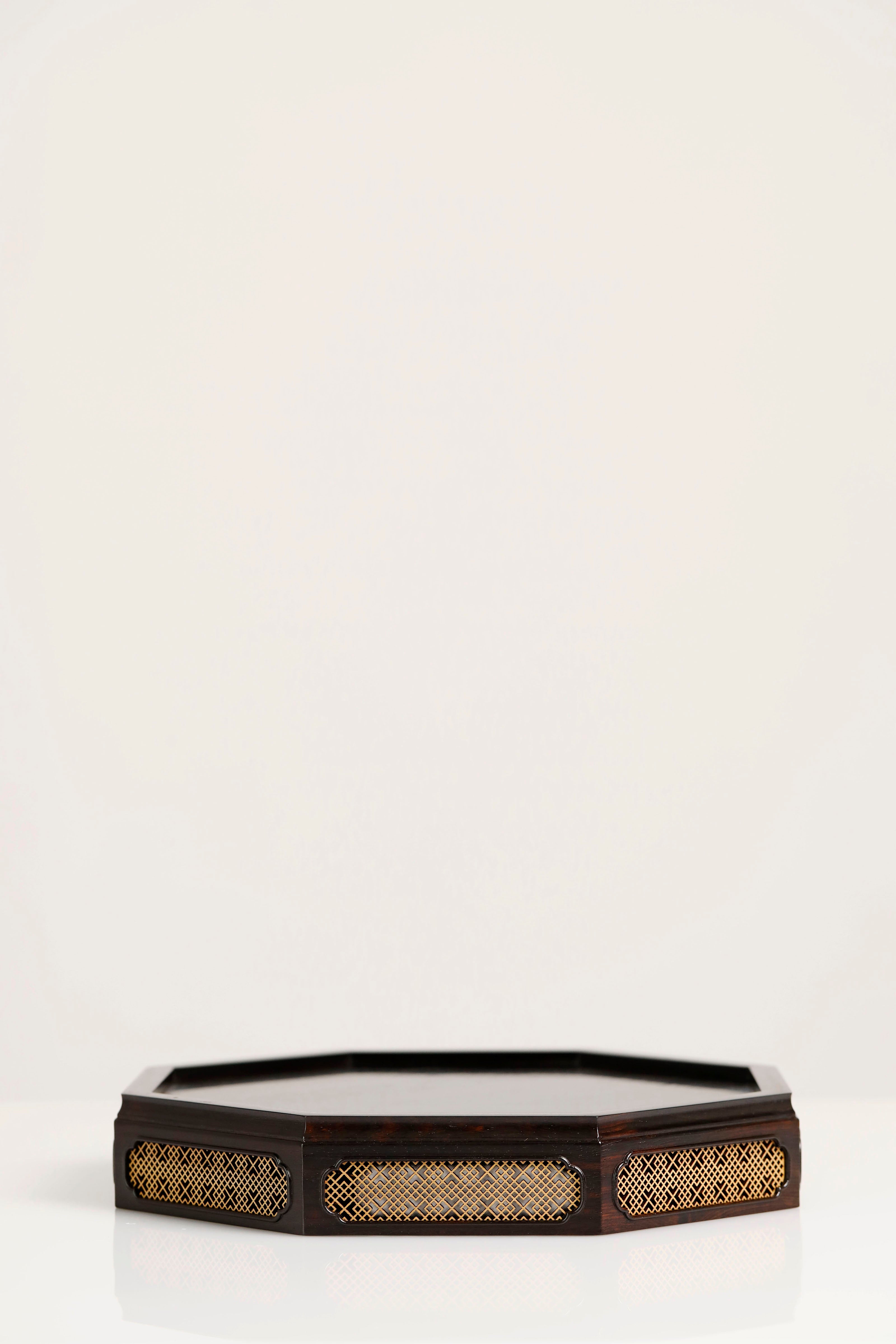 紫光檀嵌黄杨木编织窗格纹八角茶盘