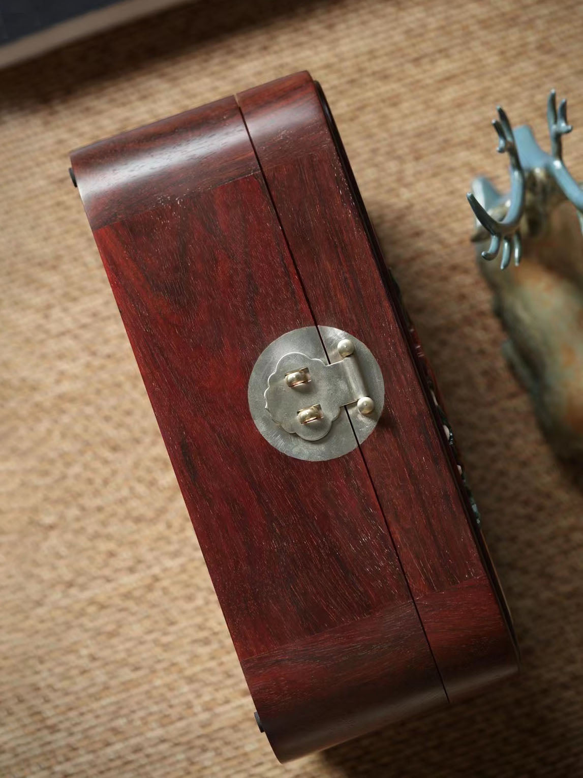 小叶紫檀凤穿牡丹茶盒