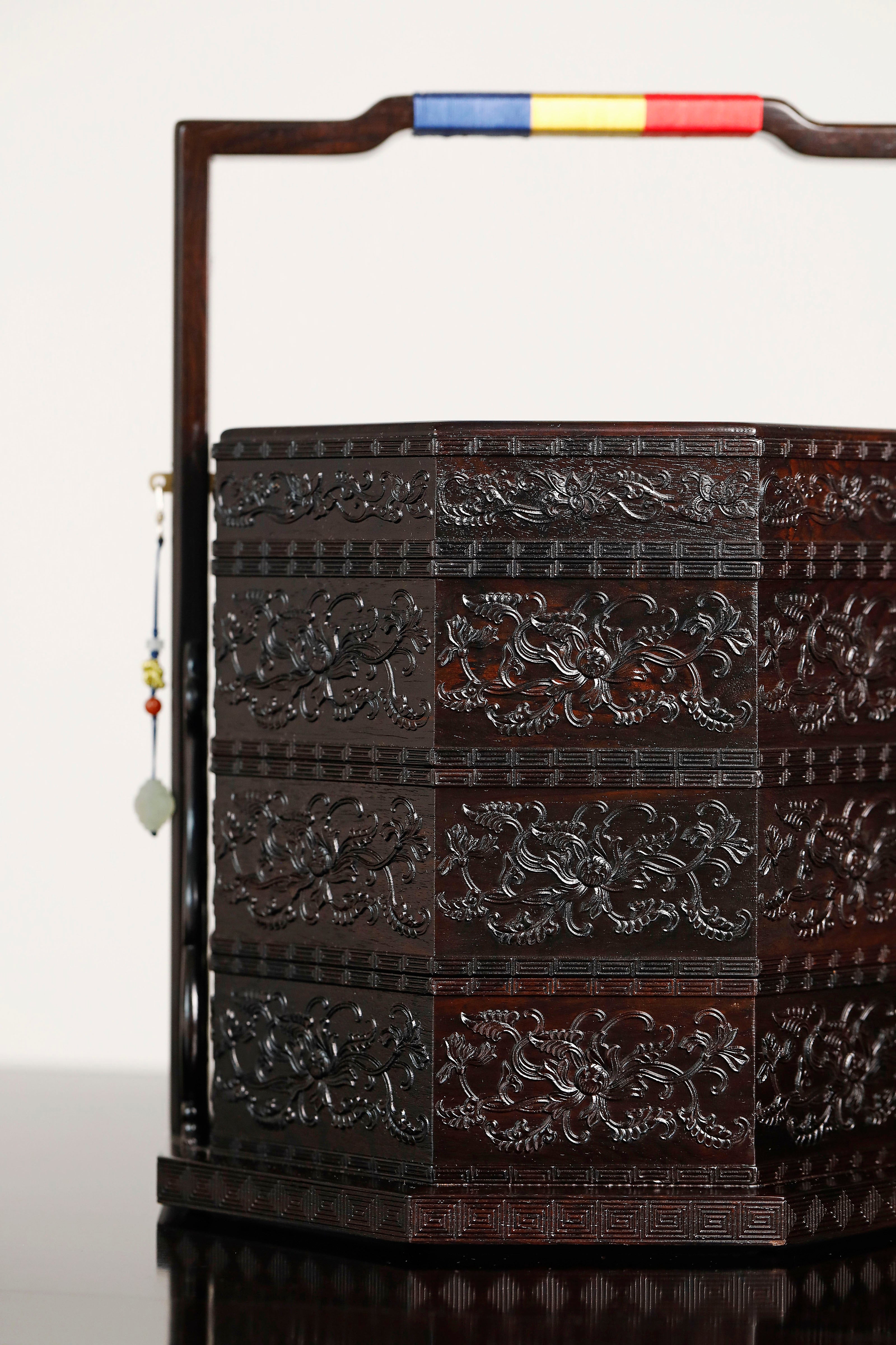 紫光檀嵌螺钿杂八宝八角提盒