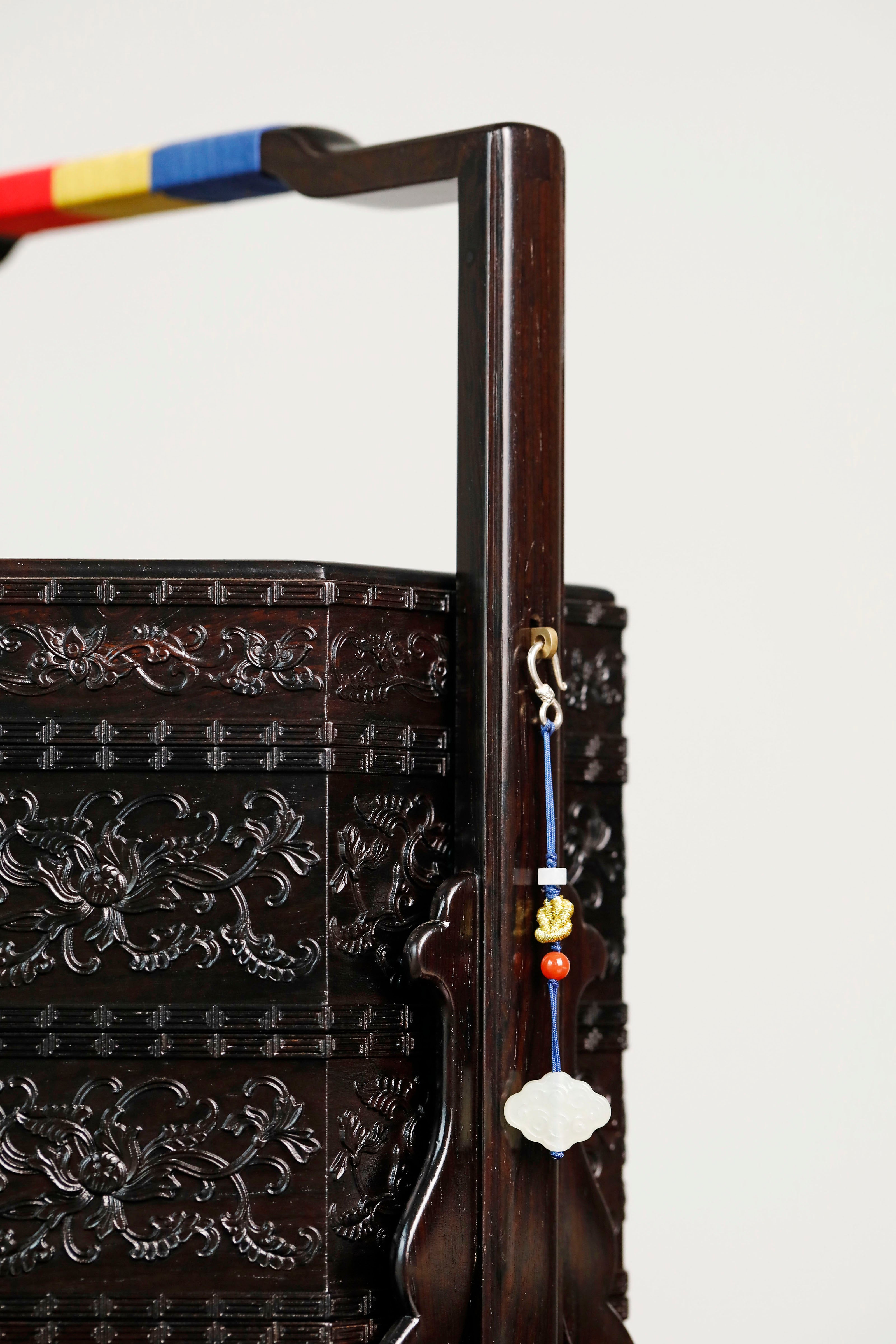 紫光檀嵌螺钿杂八宝八角提盒