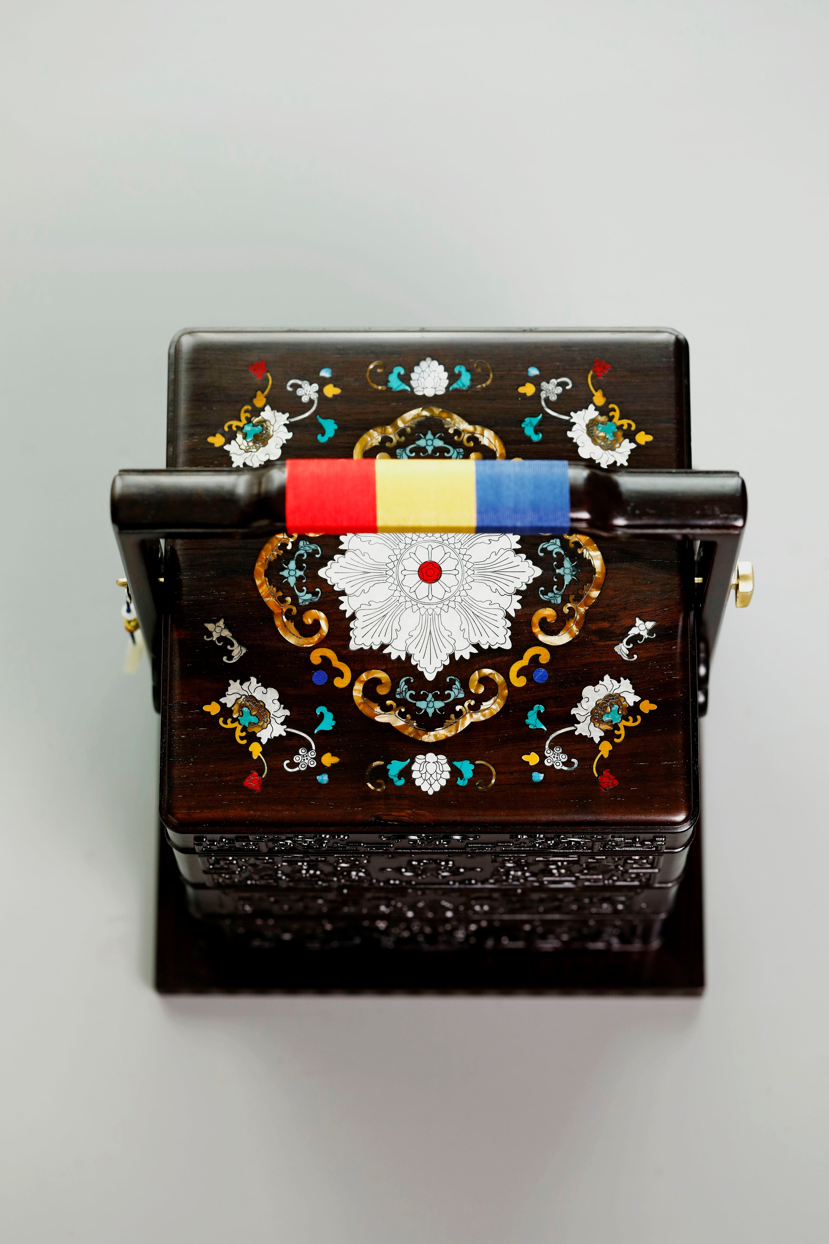 Purple sandalwood square box inlaid with mother-of-pearl and passionflower design