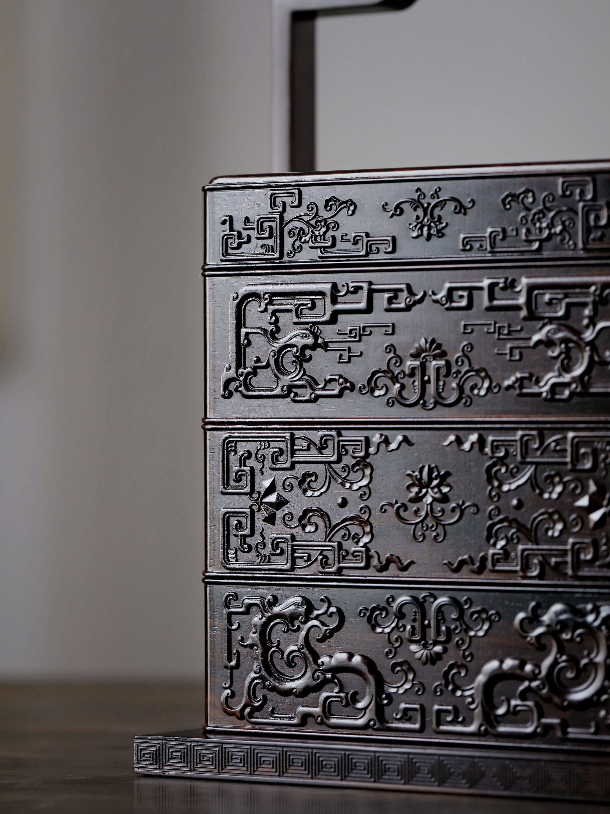 紫光檀嵌螺钿如意灵芝四方提盒