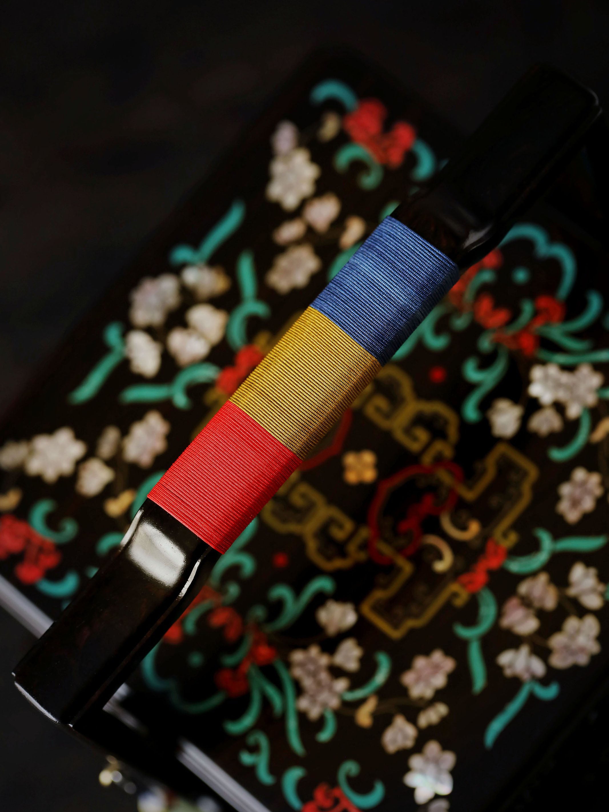 紫光檀嵌螺钿如意灵芝四方提盒