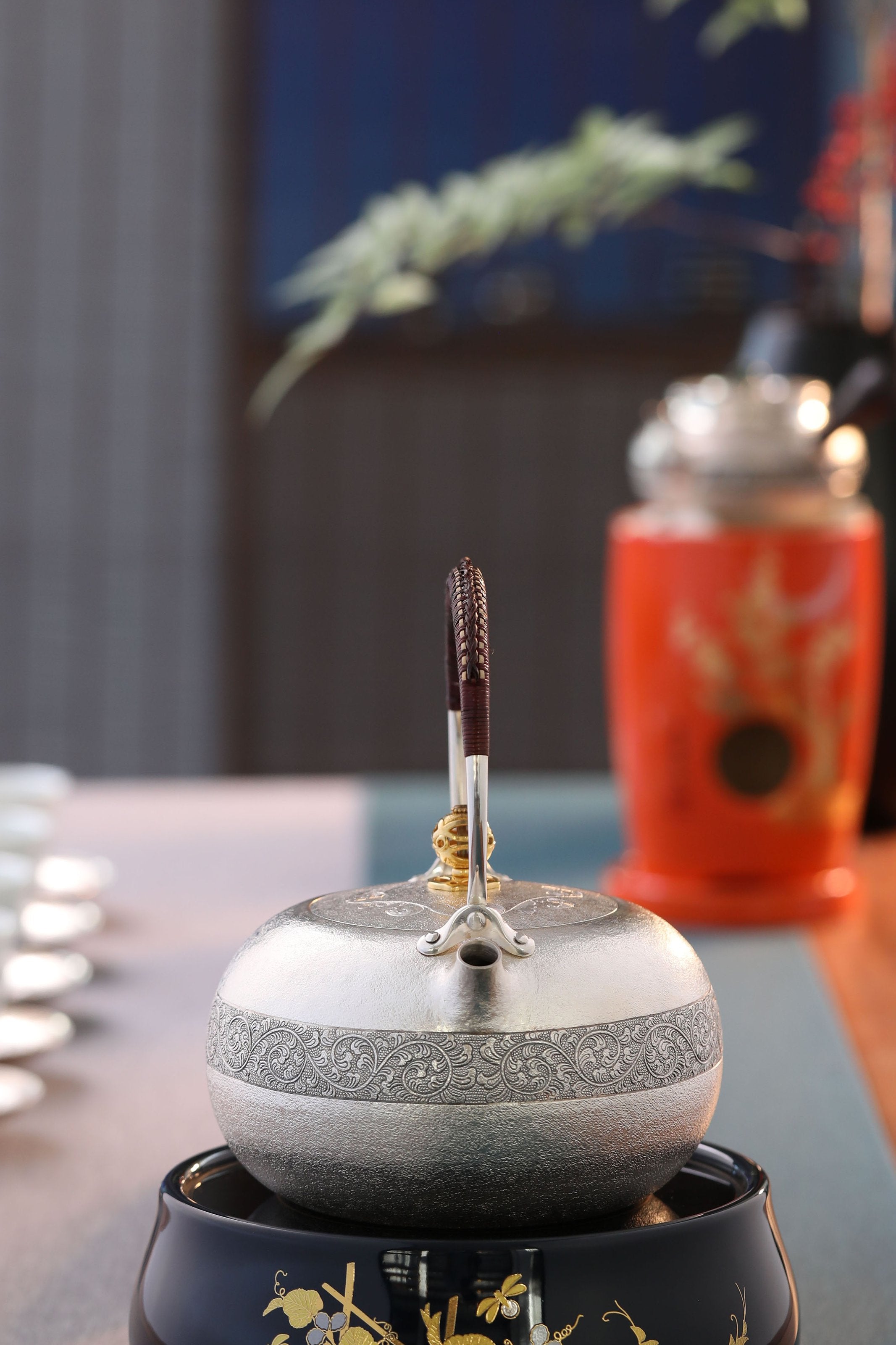 麻點唐草壺(純金鈕)