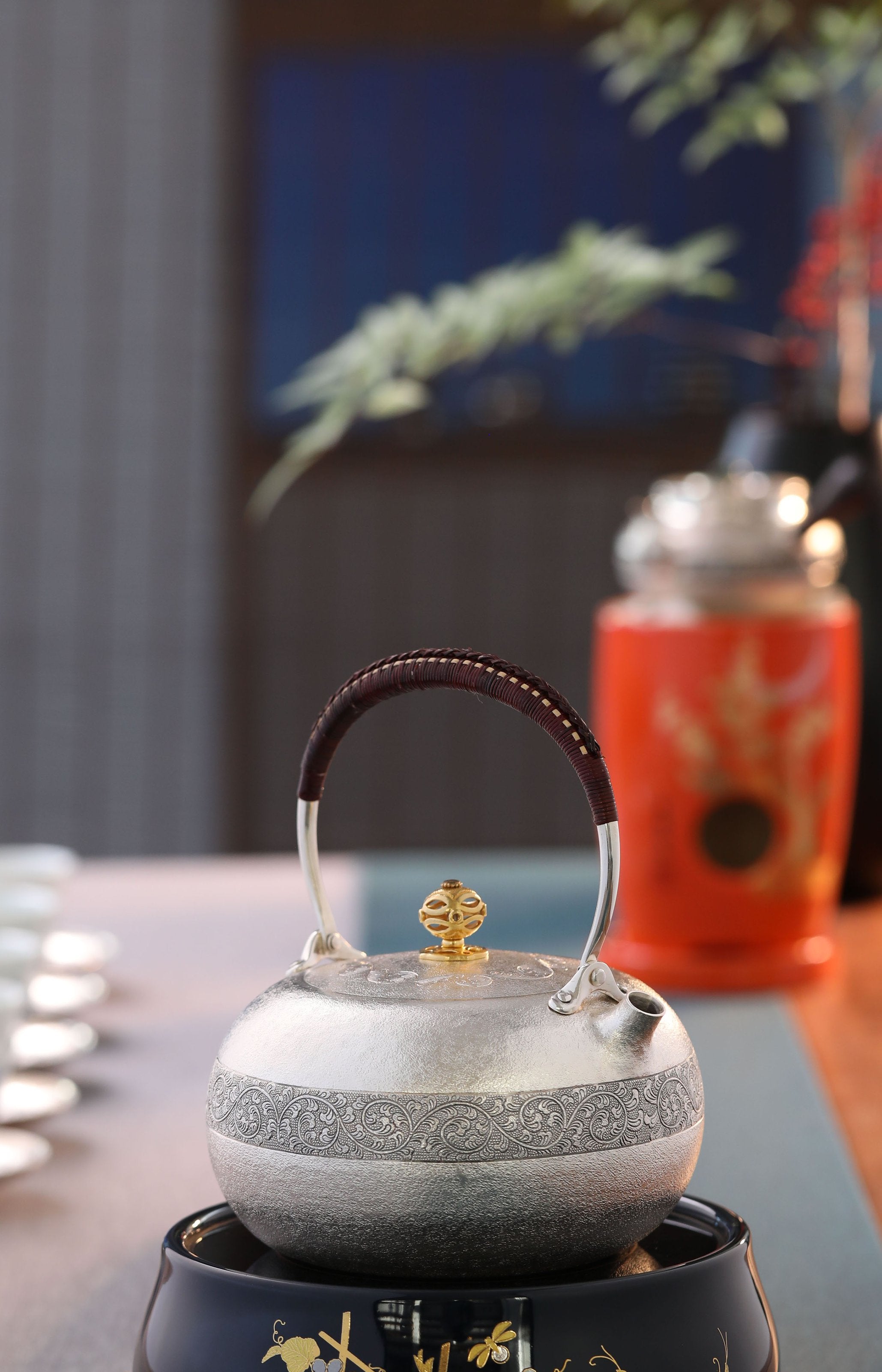 麻點唐草壺(純金鈕)