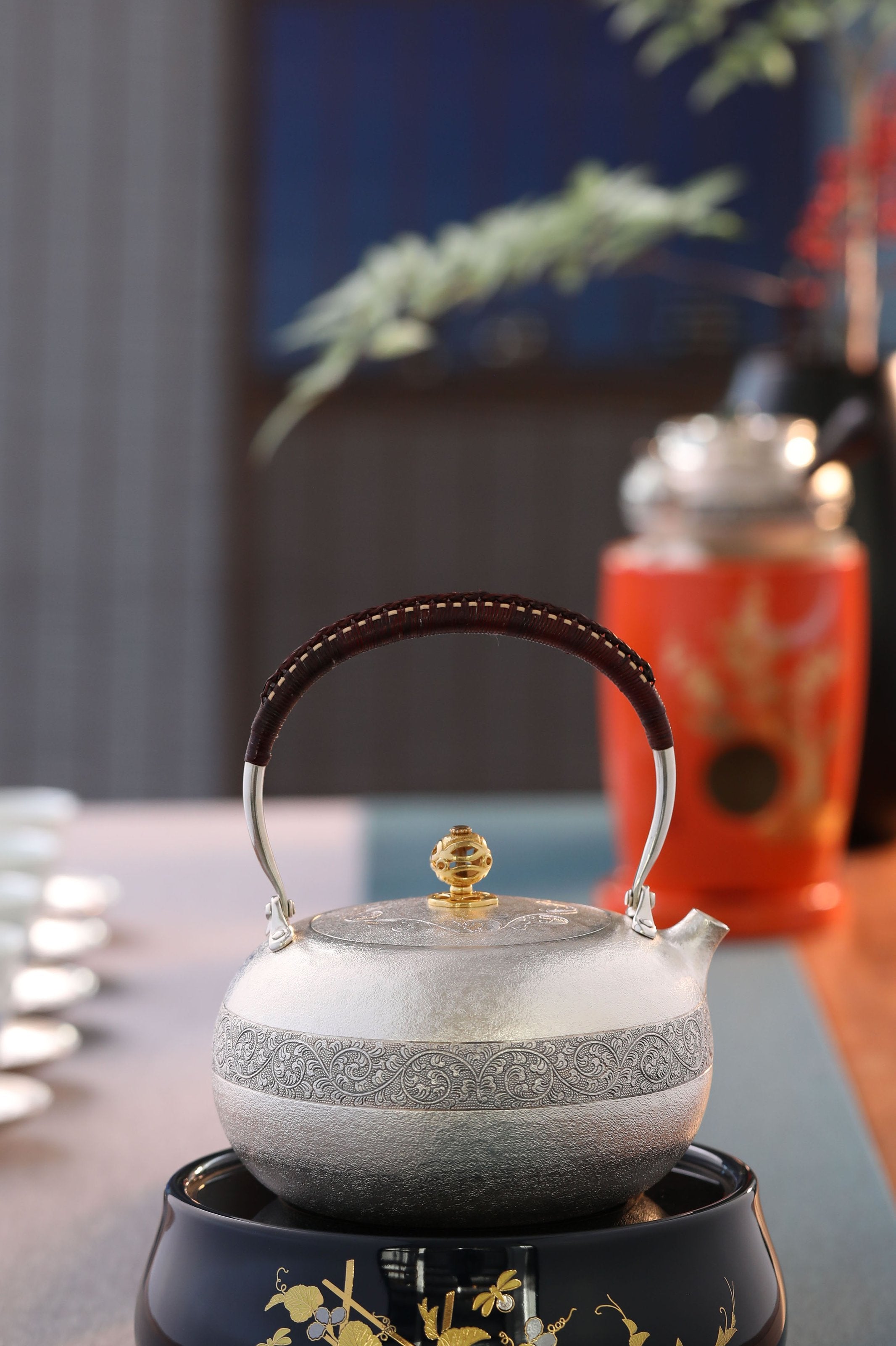 麻點唐草壺(純金鈕)