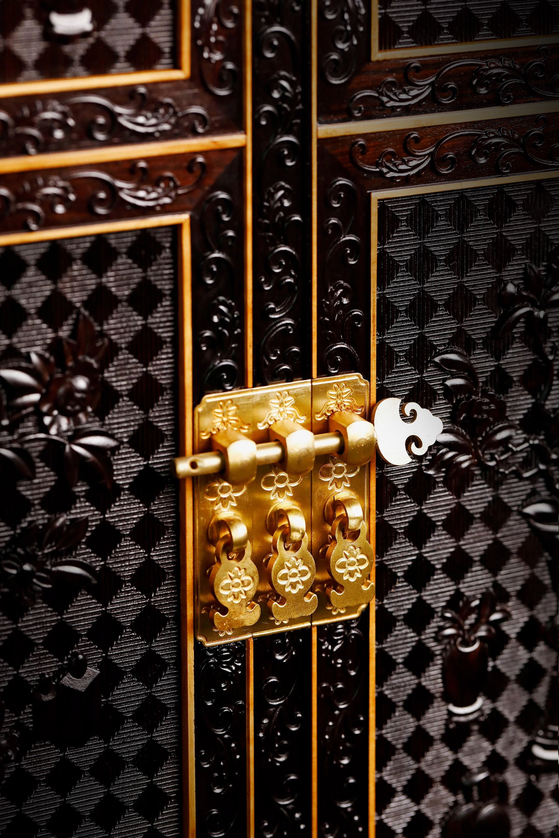 小叶紫檀/赞比亚紫檀满雕博古纹案上柜