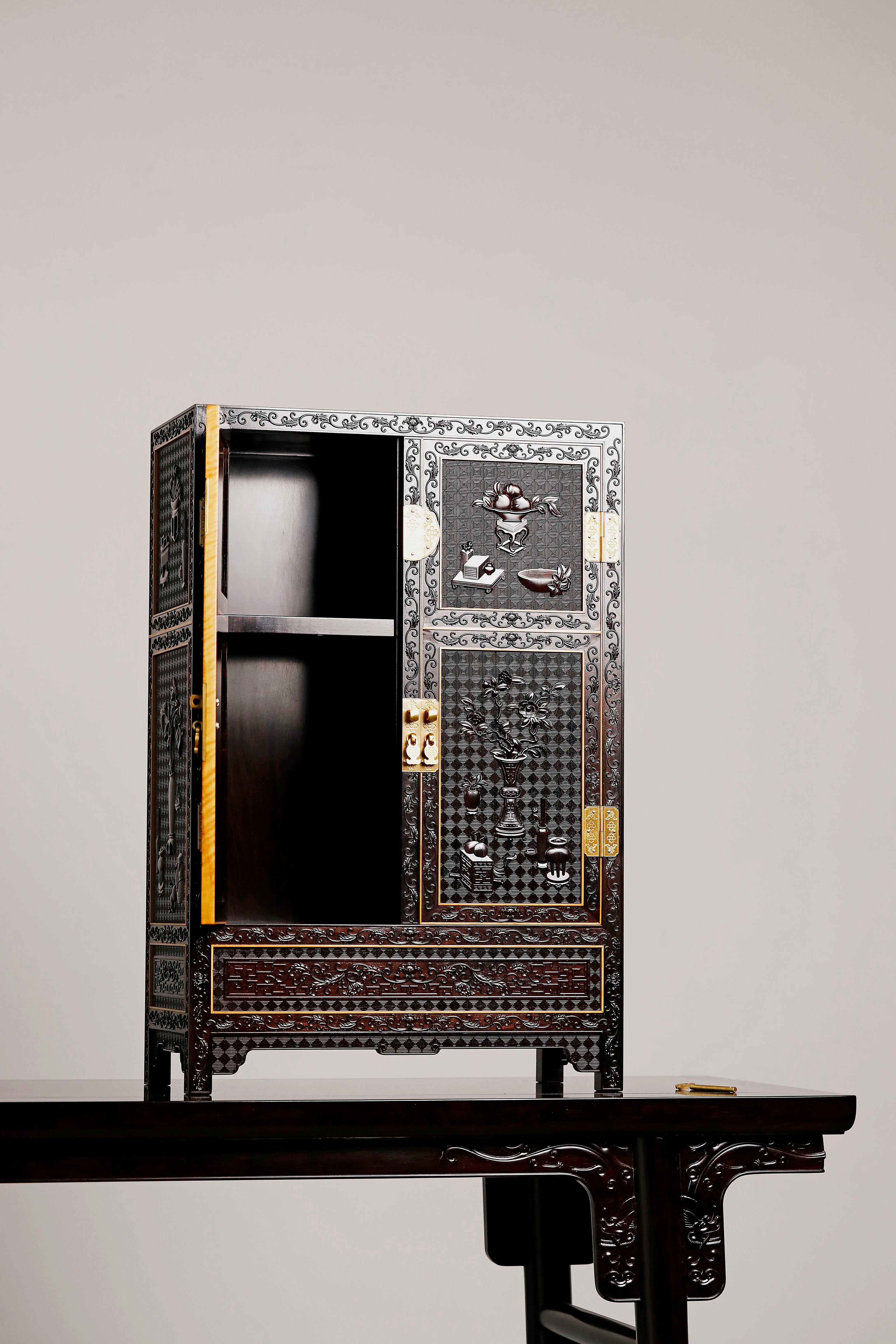 小叶紫檀/赞比亚紫檀满雕博古纹案上柜