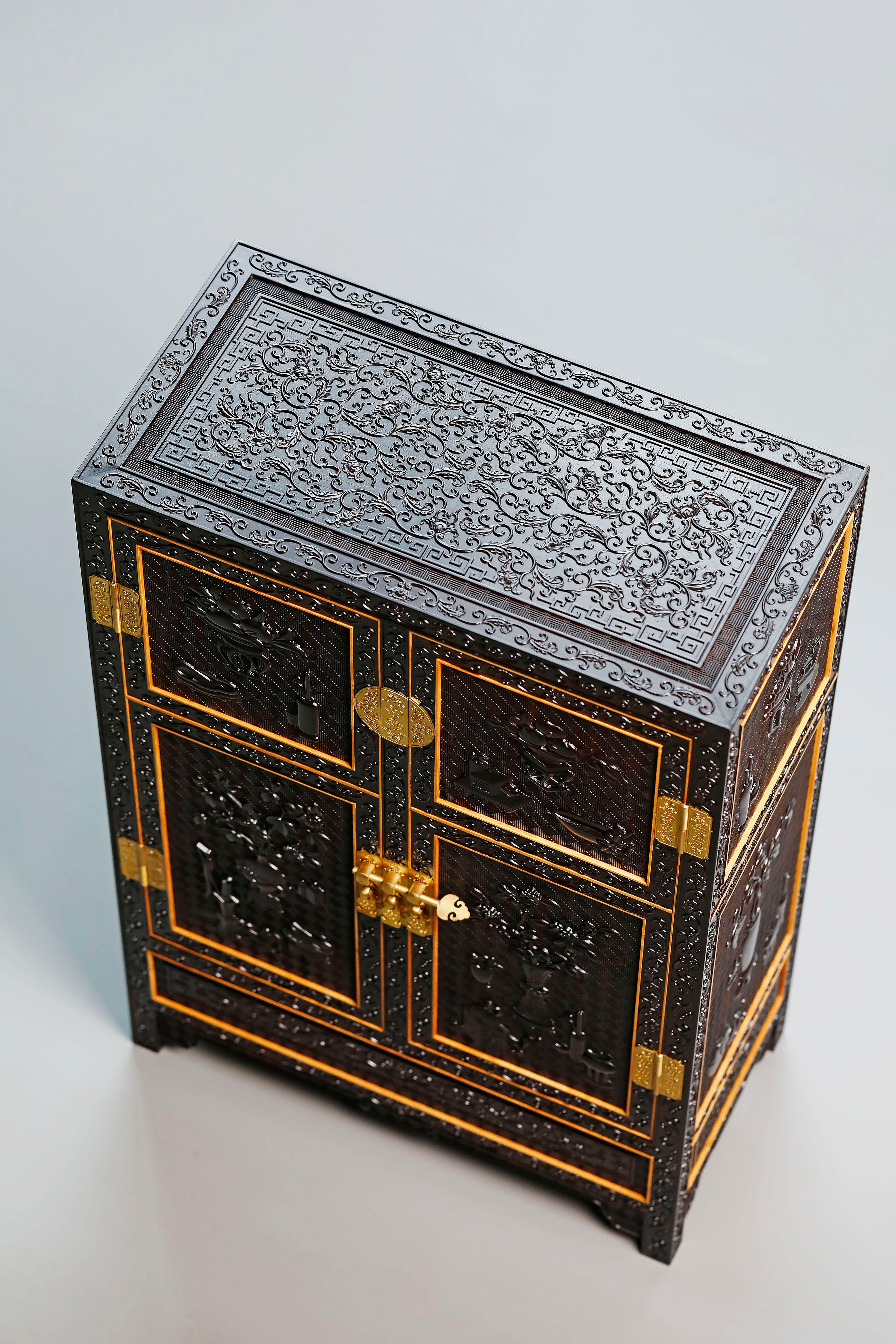 小叶紫檀/赞比亚紫檀满雕博古纹案上柜