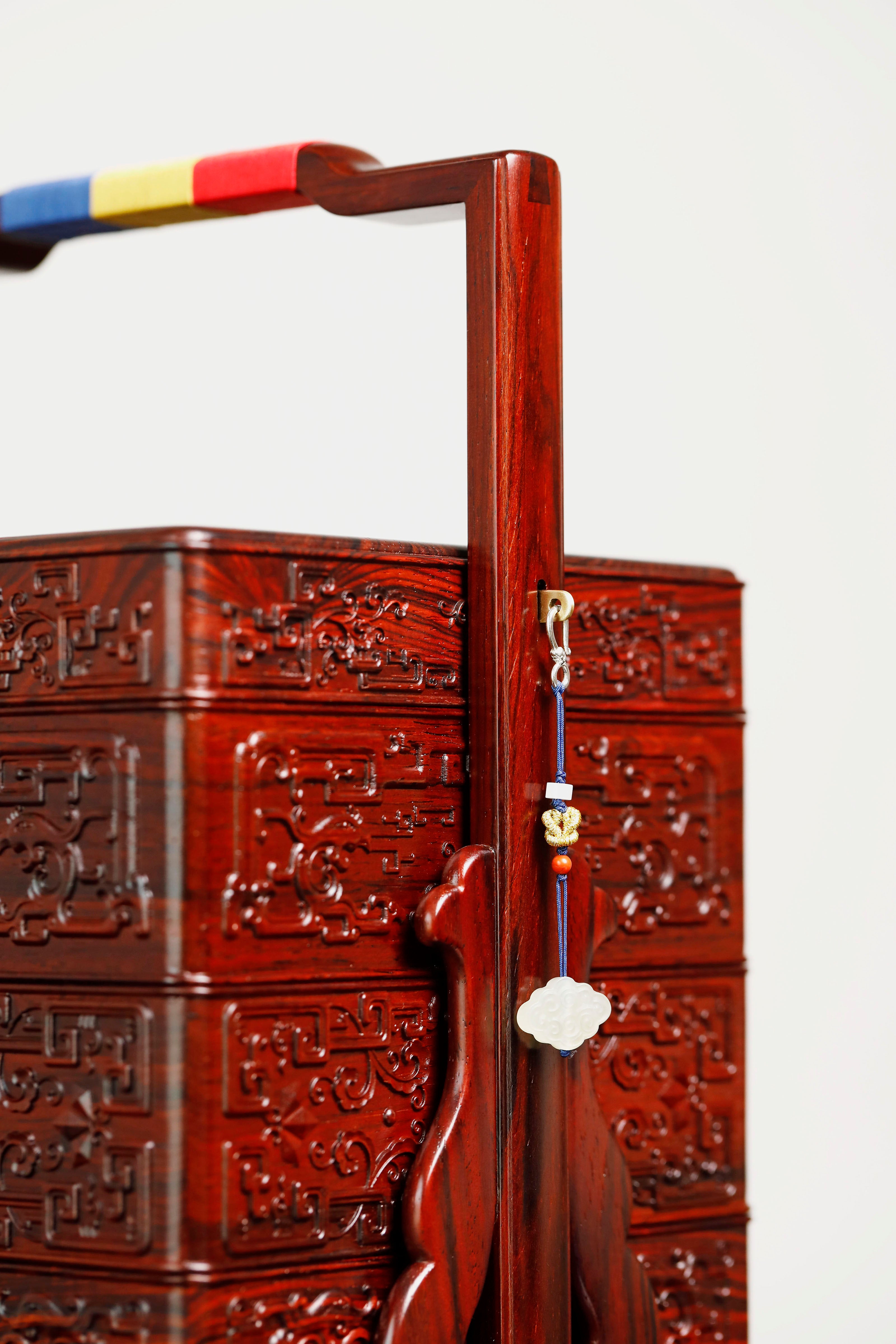 红酸枝雕夔龙凤鸟纹四方提盒