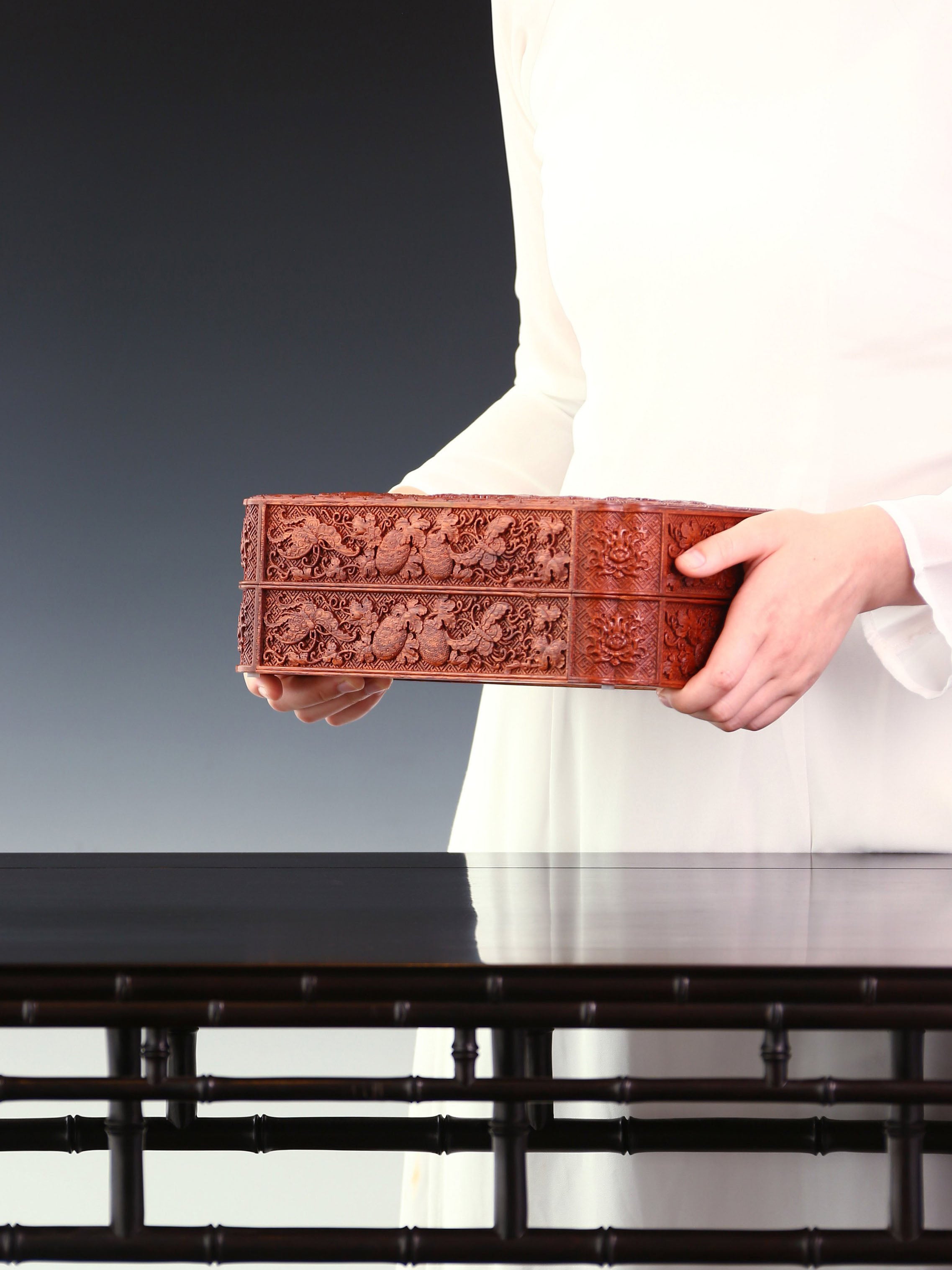 缅花满雕荔枝蝴蝶纹/螭龙纹茶盒