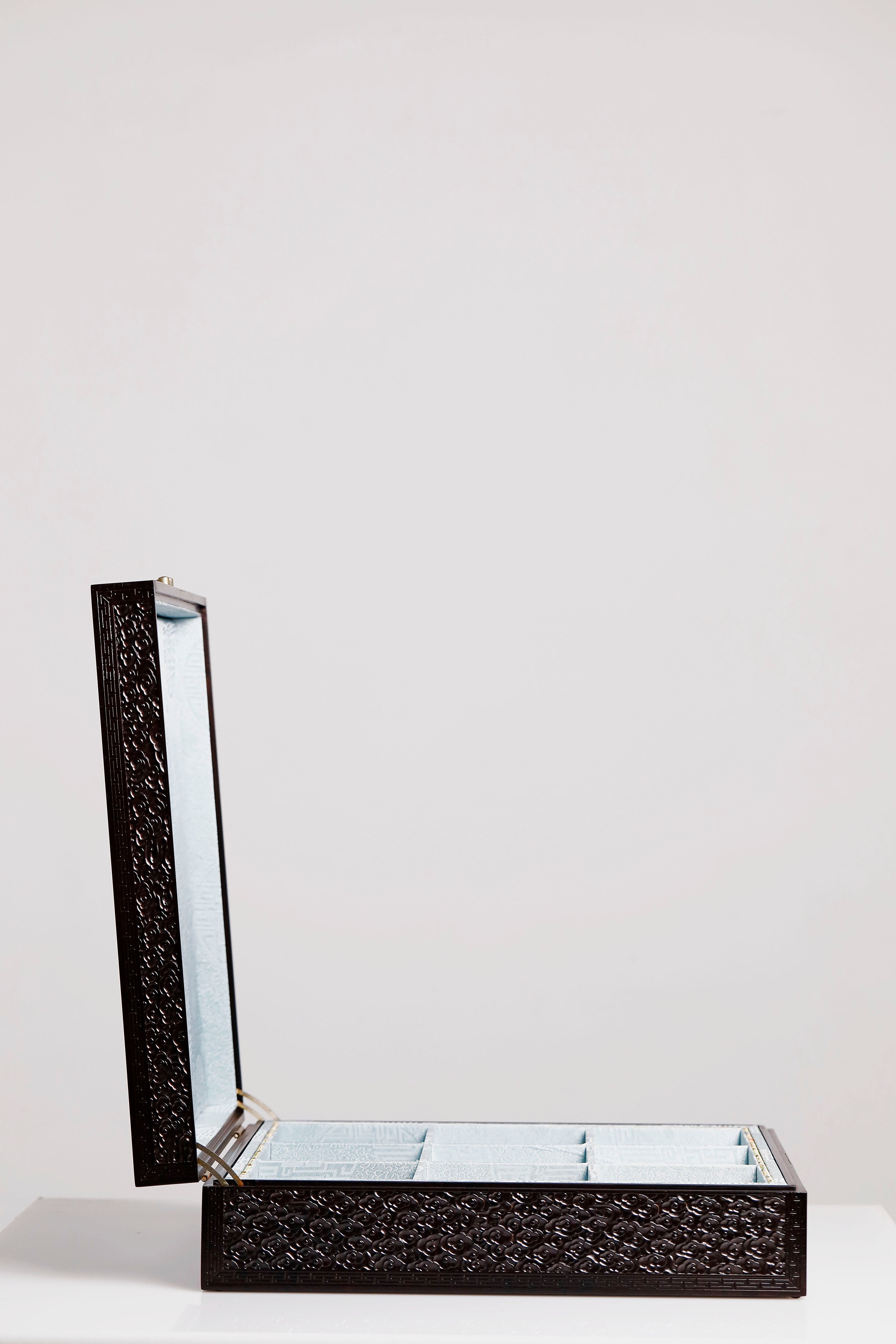 紫光檀龙腾万里满雕茶盒