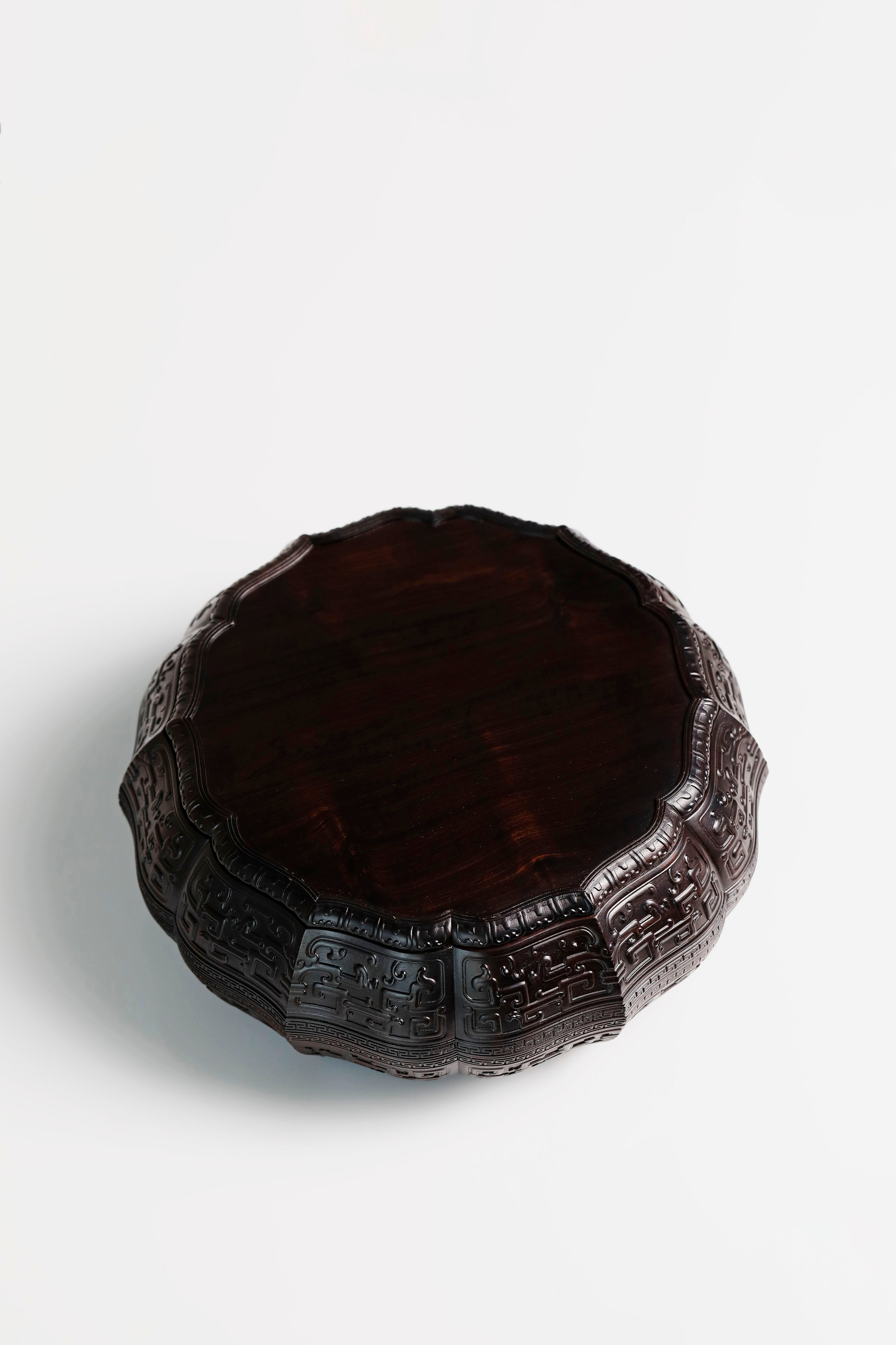 紫光檀描金暗八仙纹葵口十二角果盒