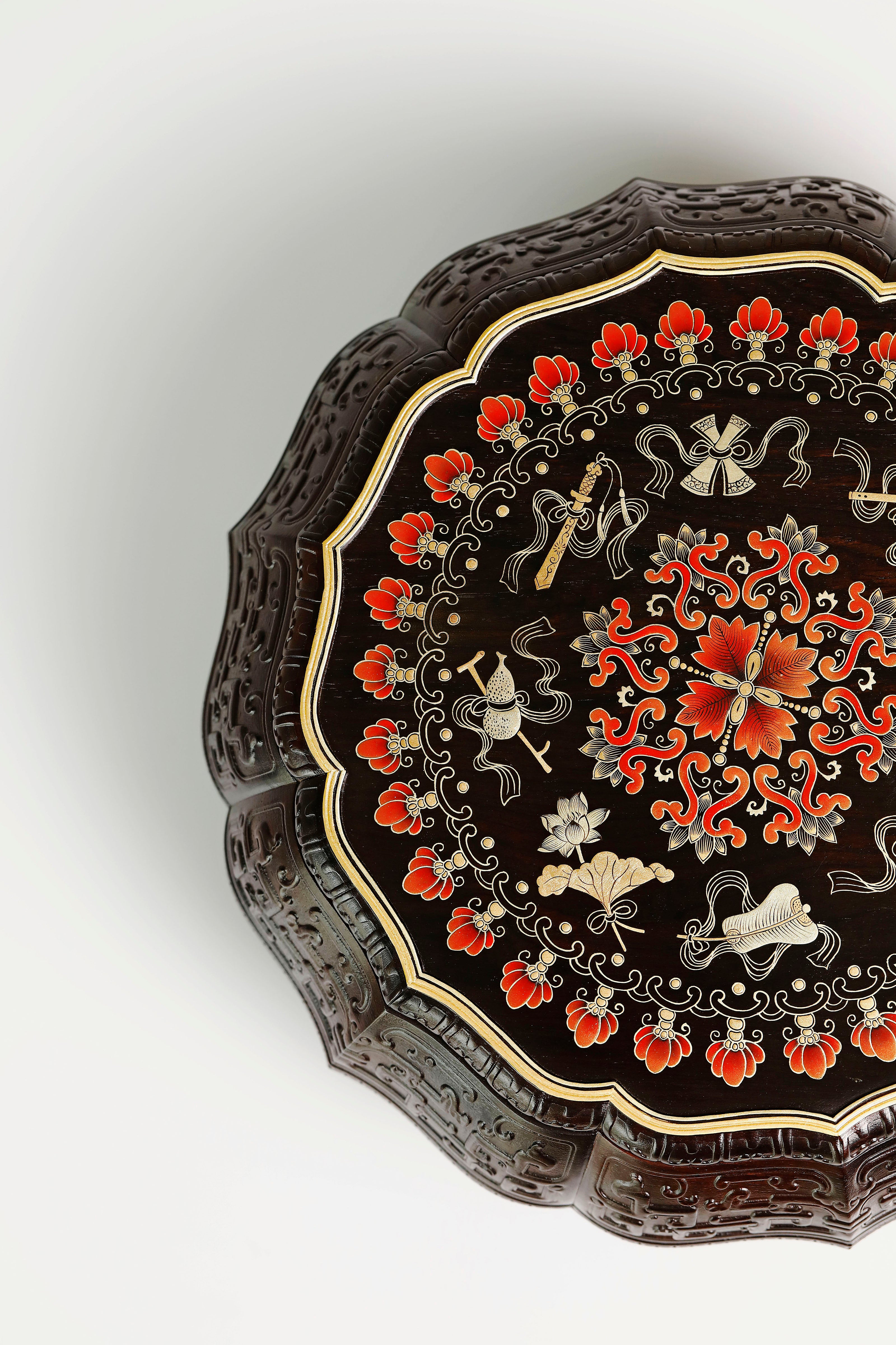 紫光檀描金暗八仙纹葵口十二角果盒