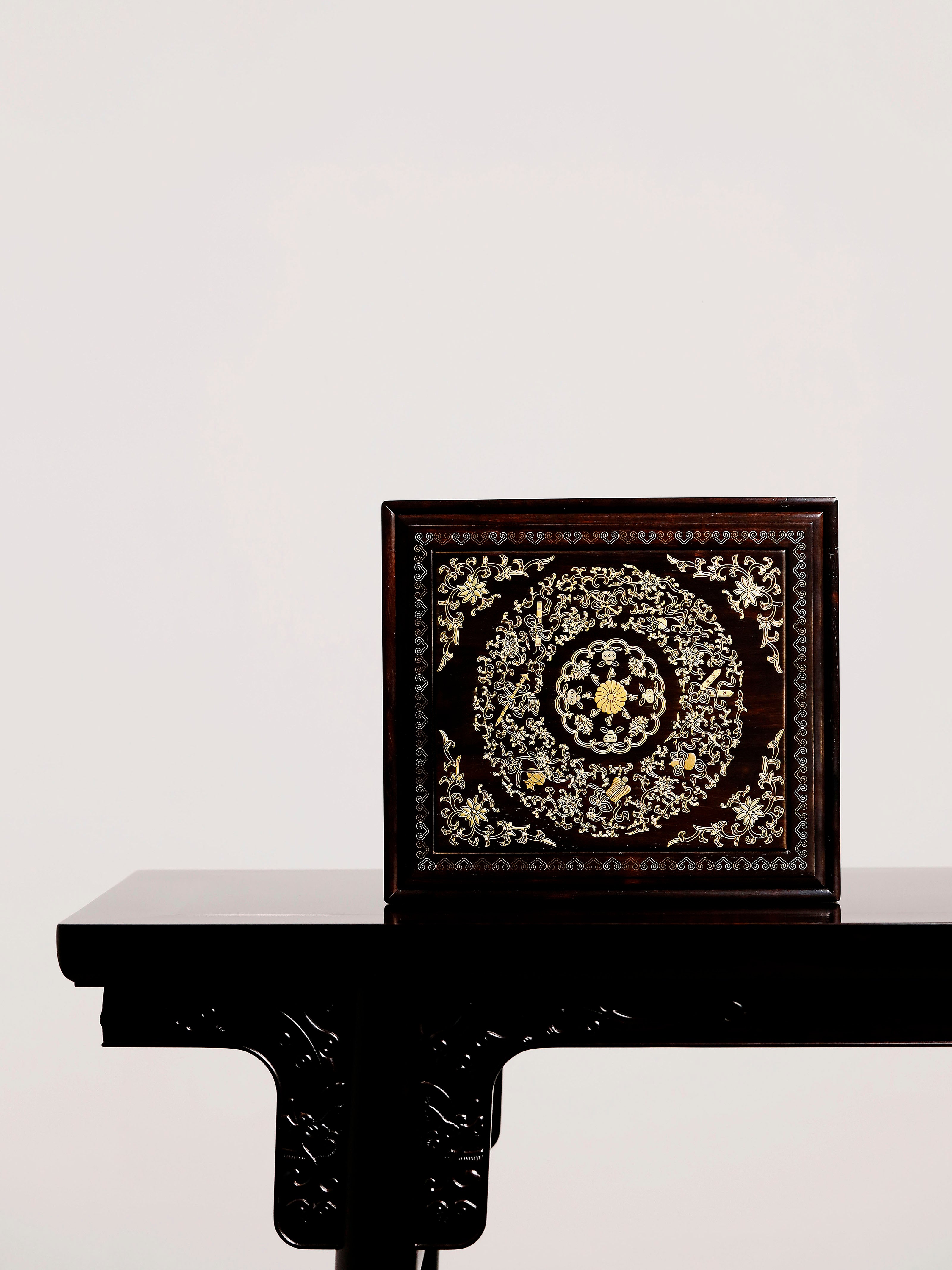 紫光檀吉祥八宝/宝相花描金抽拉茶盒