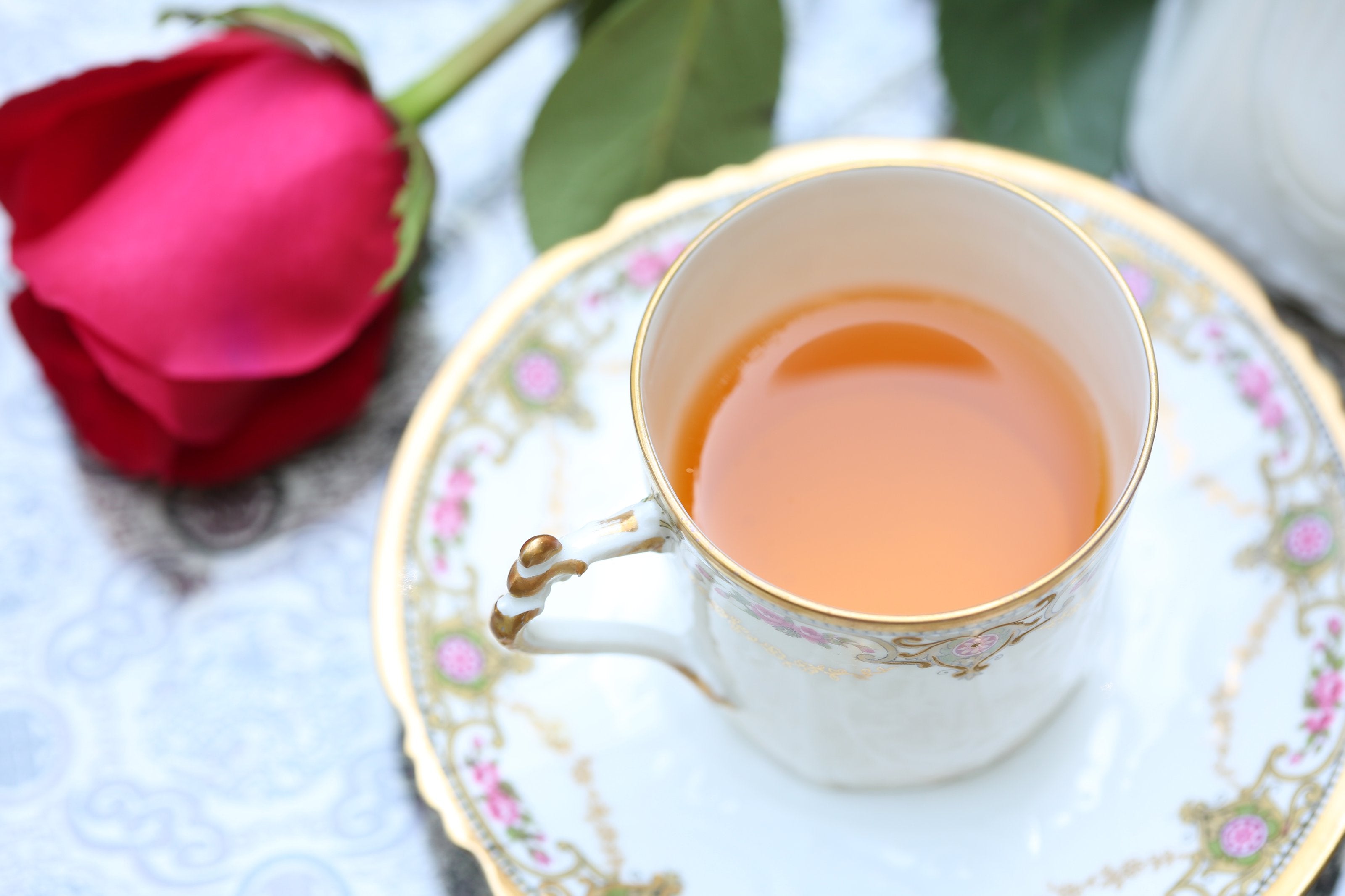 19世纪法国描金花草红茶杯6套(含杯托)/英国纯银鎏金珐琅古董小勺6只