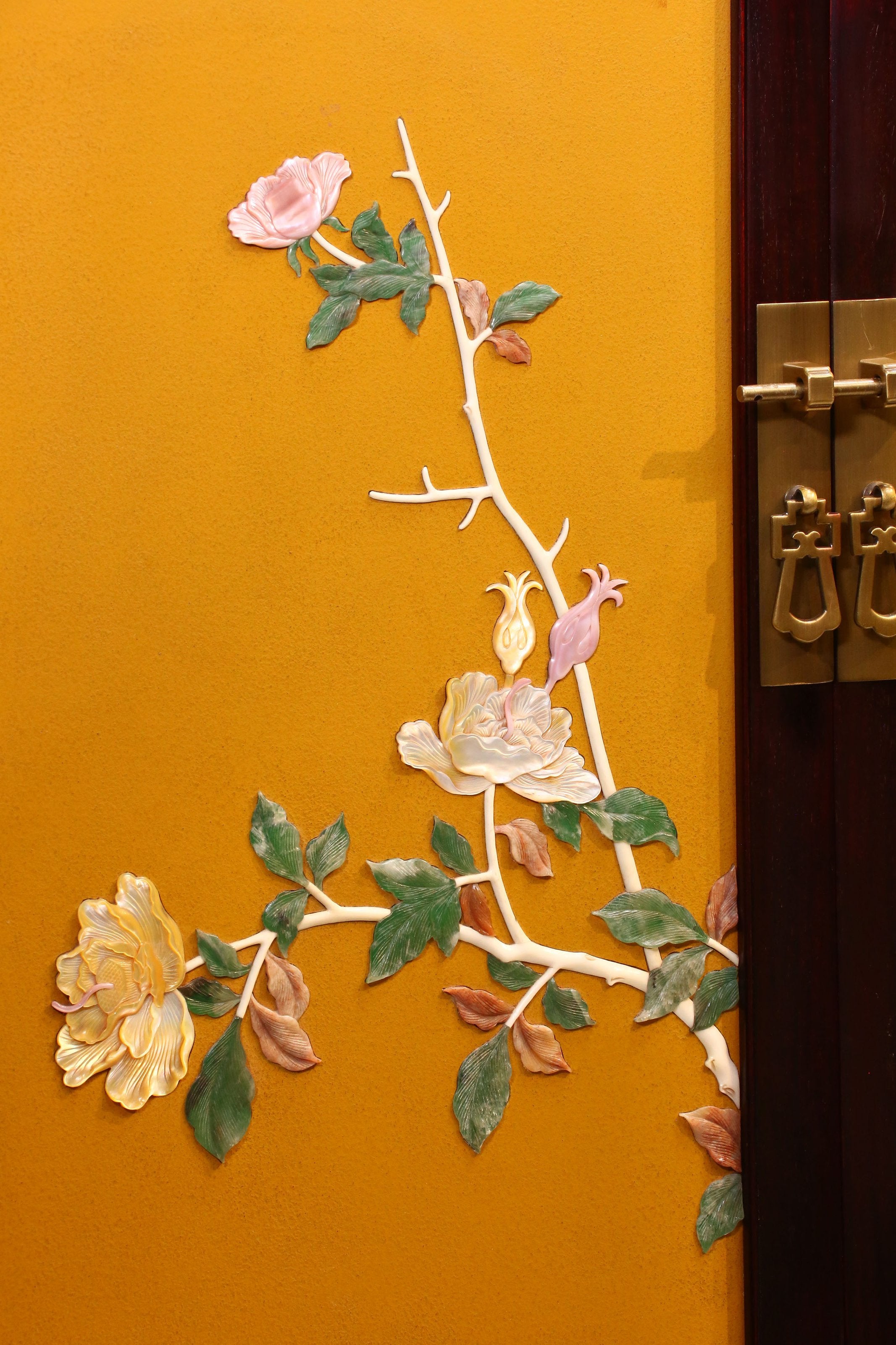 百宝嵌牡丹花茶柜