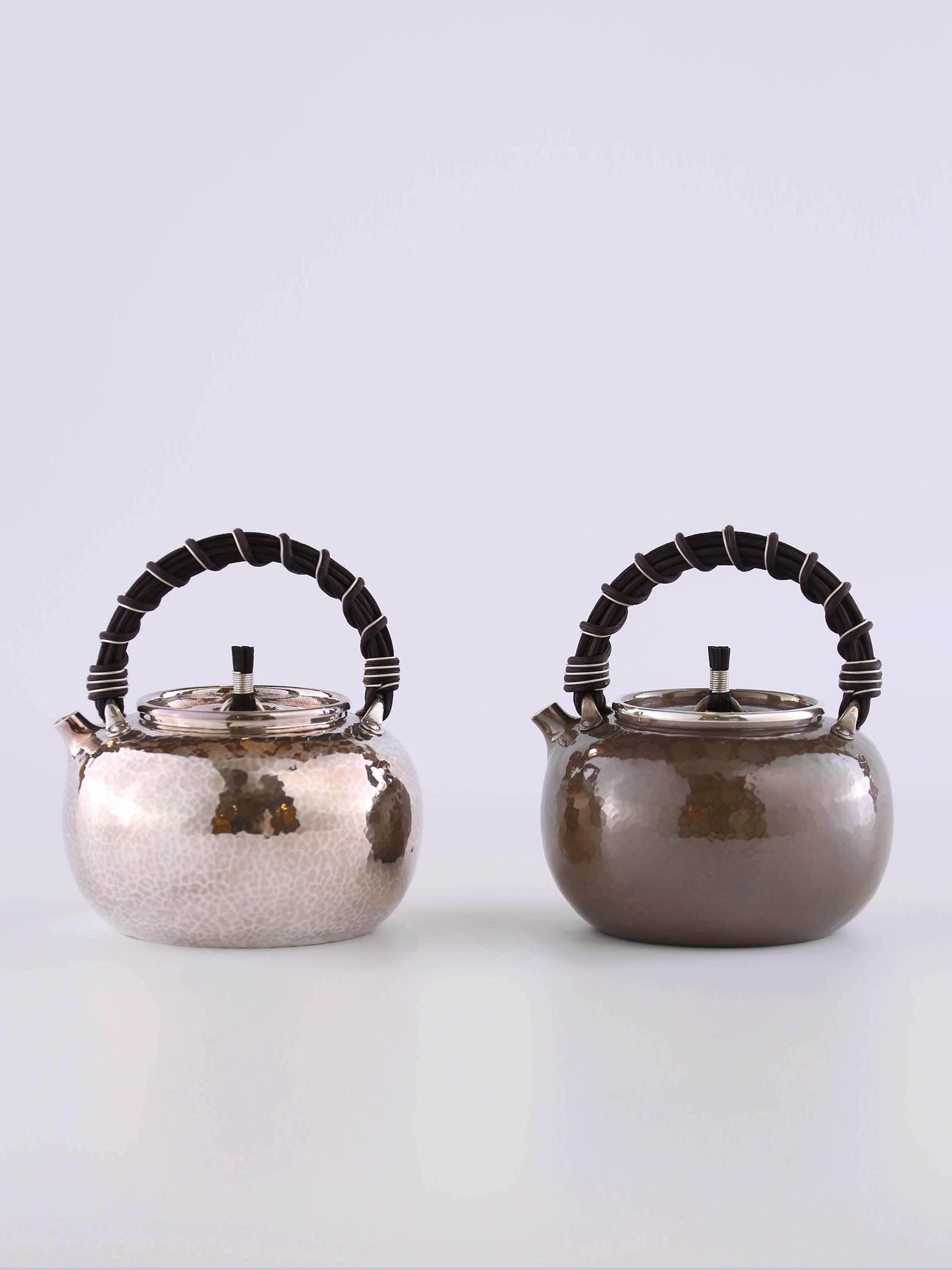 蘋果形藤把提梁銀壺