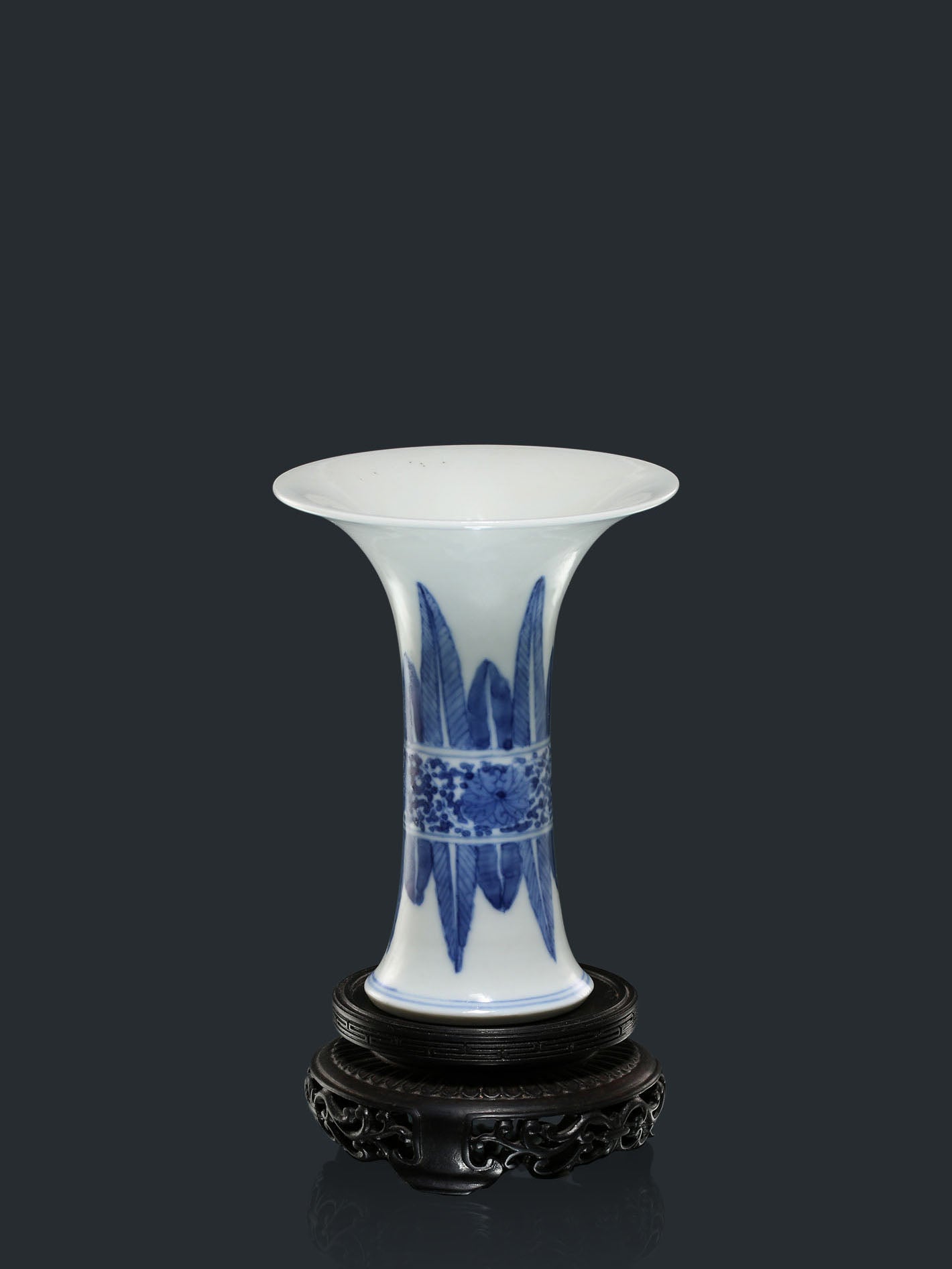 Blue and white porcelain vase