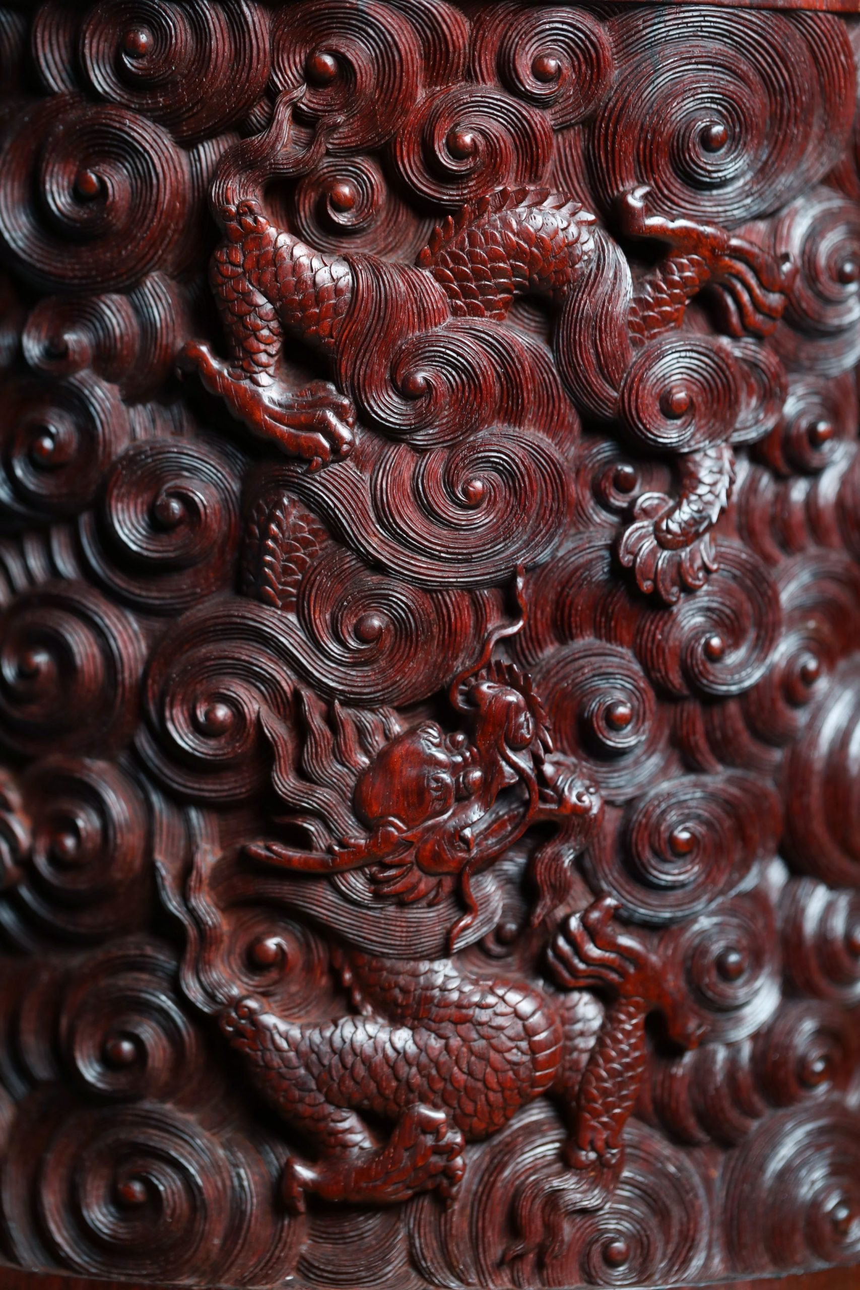 小葉紫檀乾隆期官造雕龍紋大筆筒