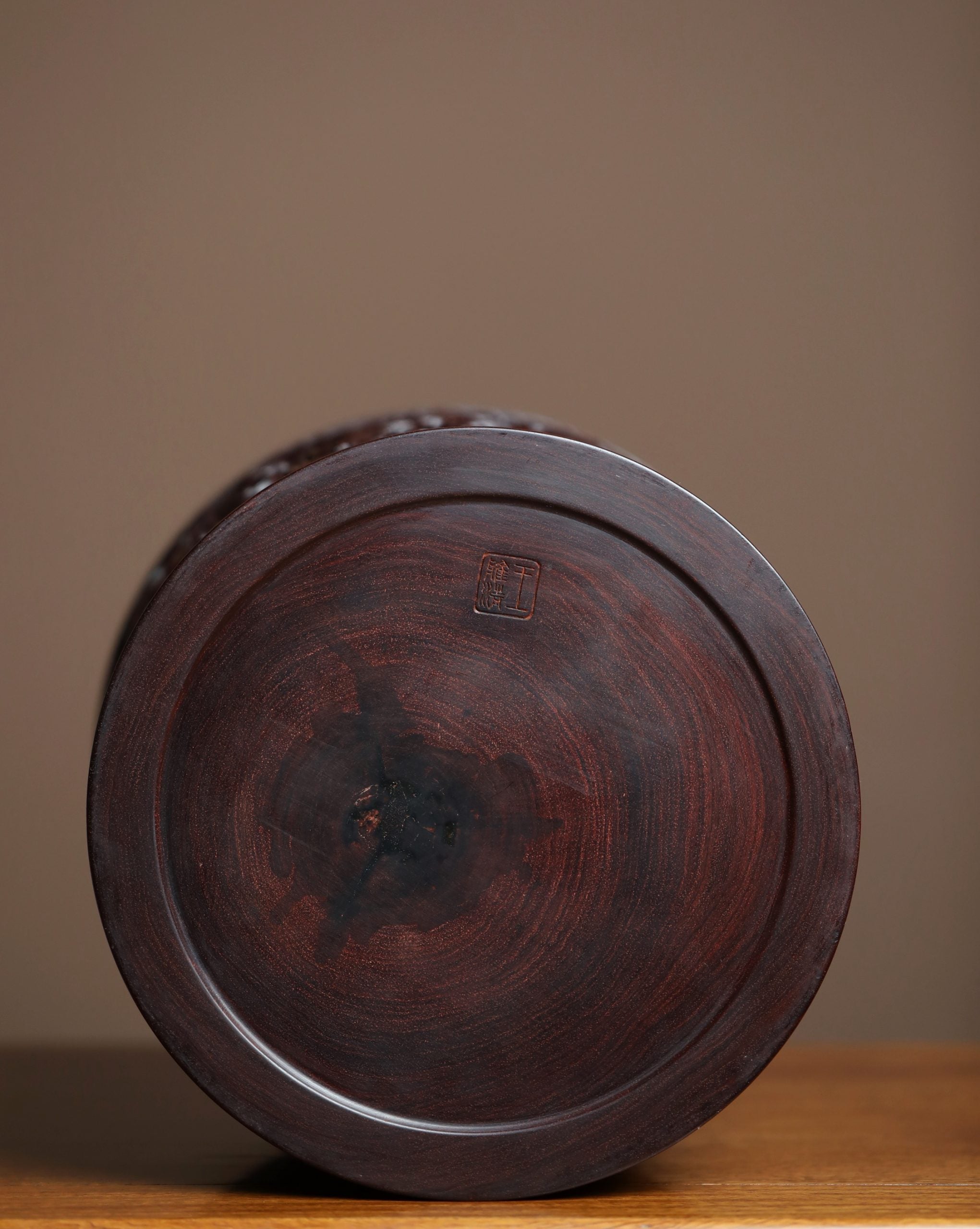 小葉紫檀乾隆期官造雕龍紋大筆筒