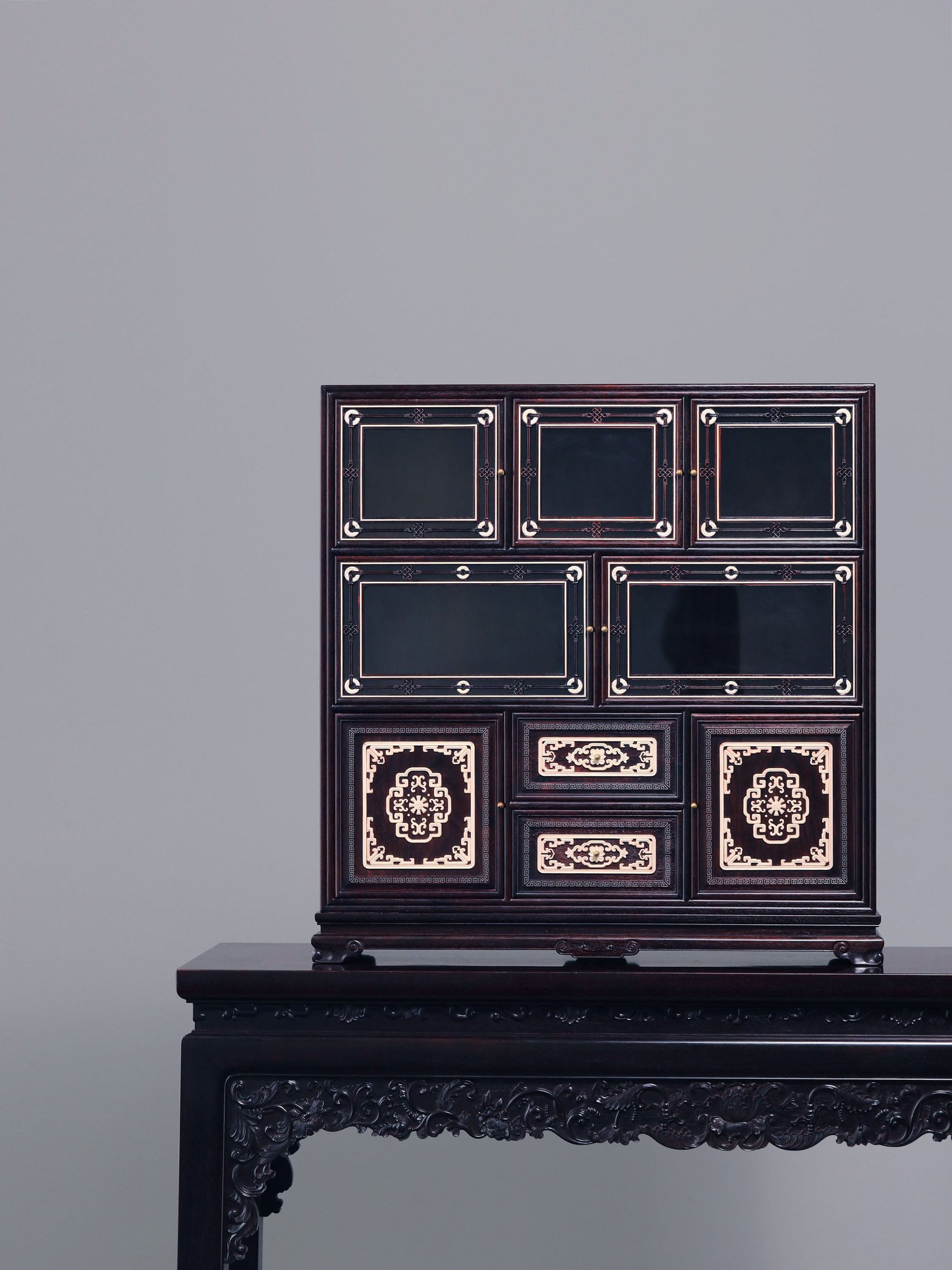 Small-leaf sandalwood table inlaid with mammoth ivory and pure silver cloisonné cloud pattern, display cabinet