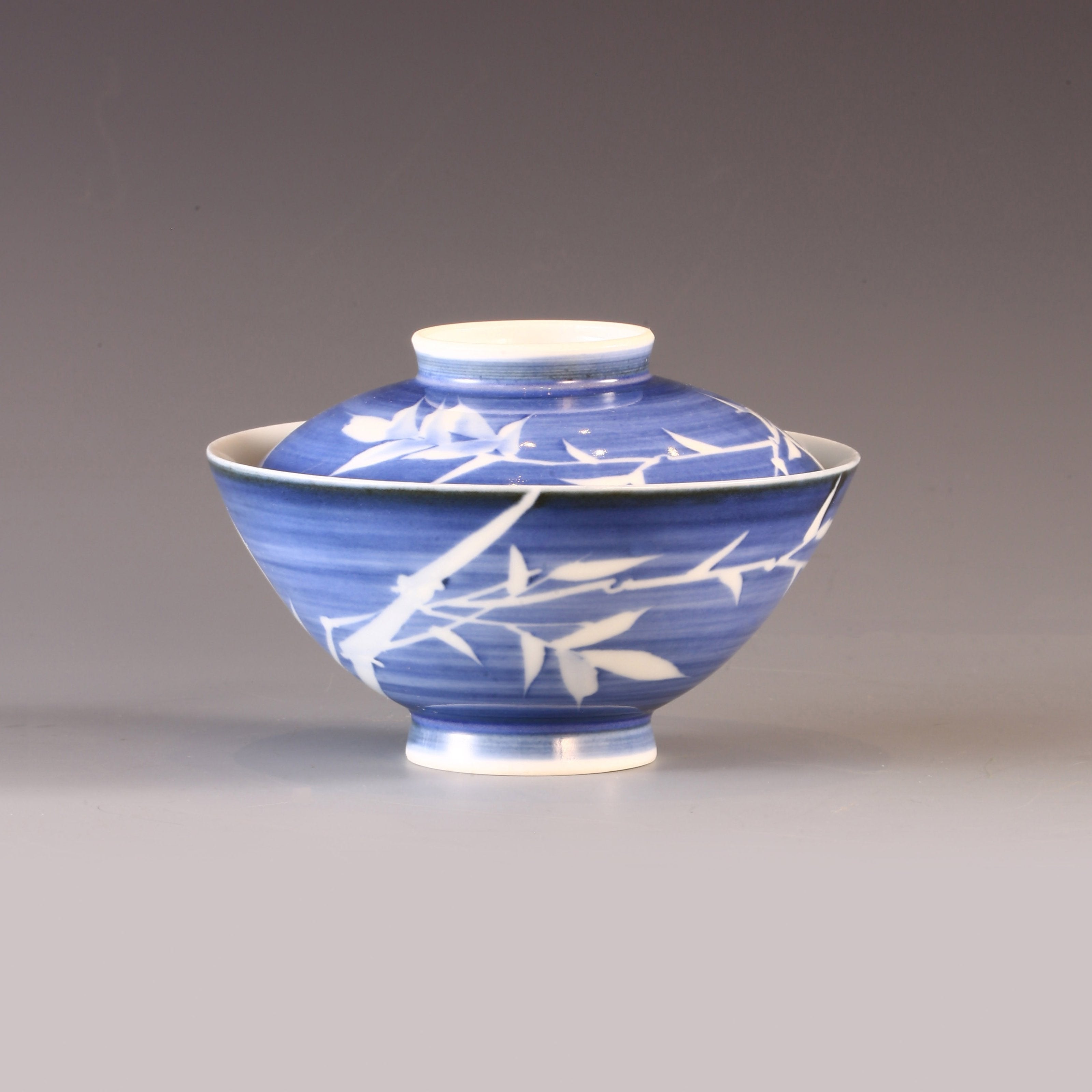 Blue and White Lidded Bowl with Bamboo Motif Symbolizing Noble Integrity