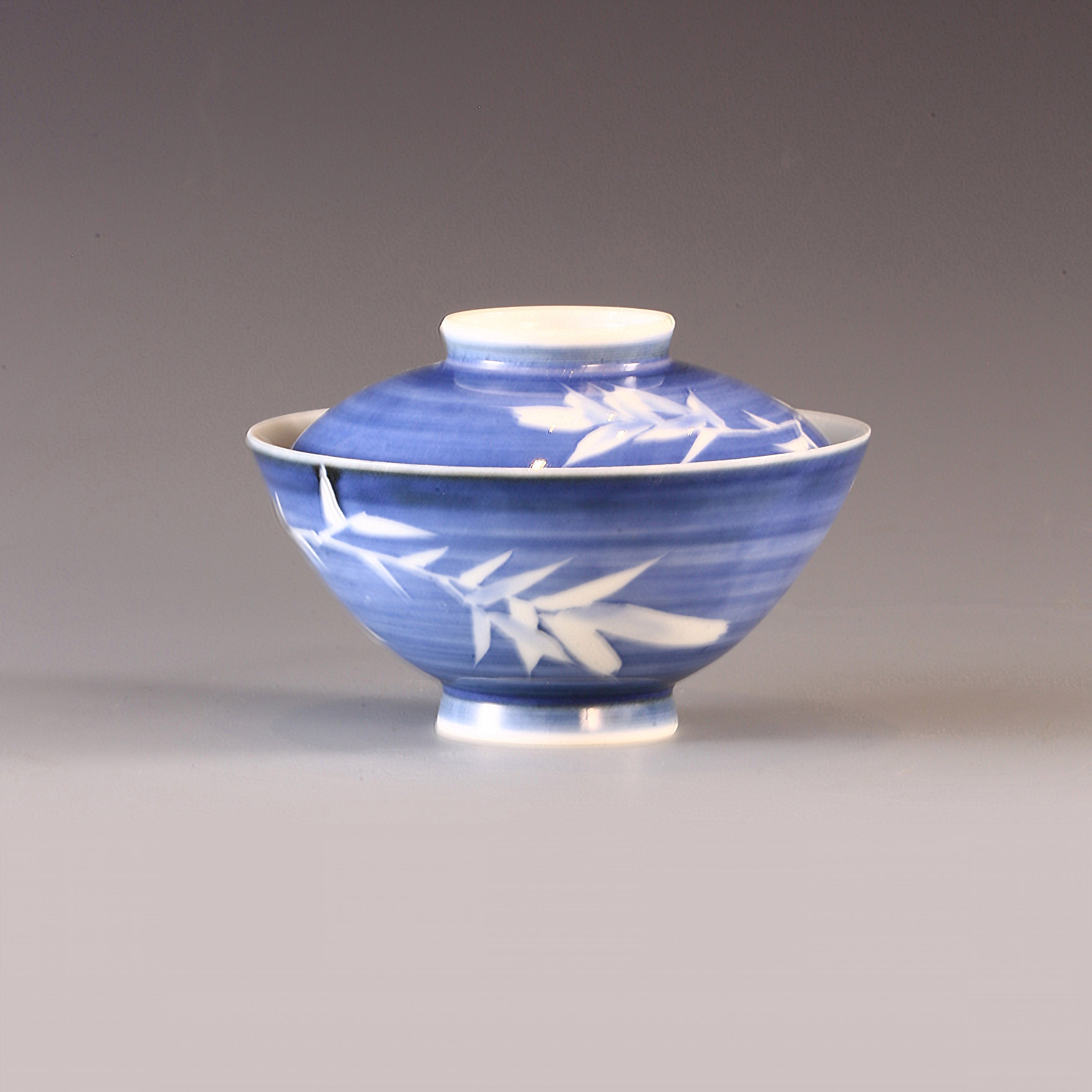 Blue and White Lidded Bowl with Bamboo Motif Symbolizing Noble Integrity