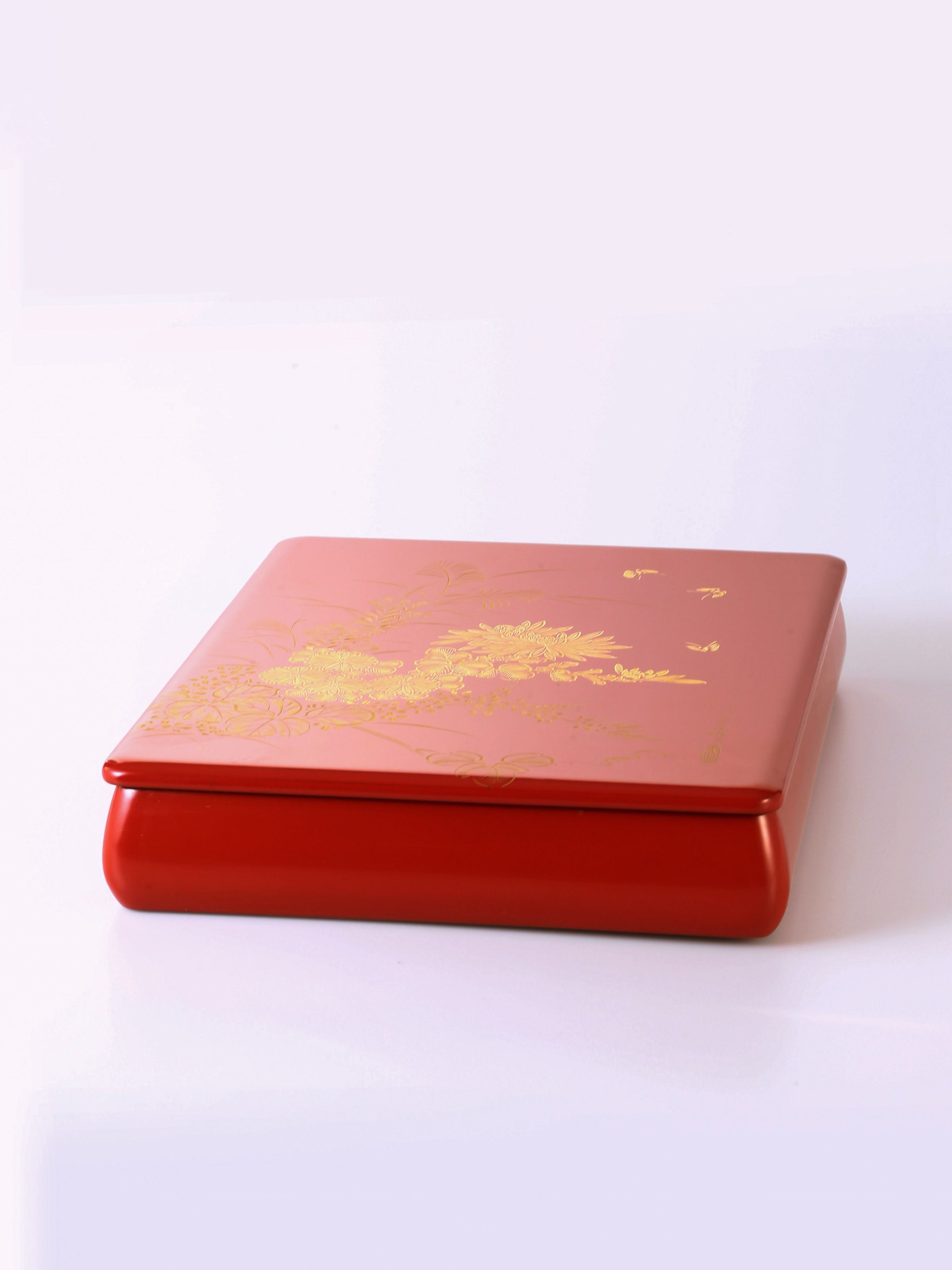 日本轮岛涂沈金花草文盒