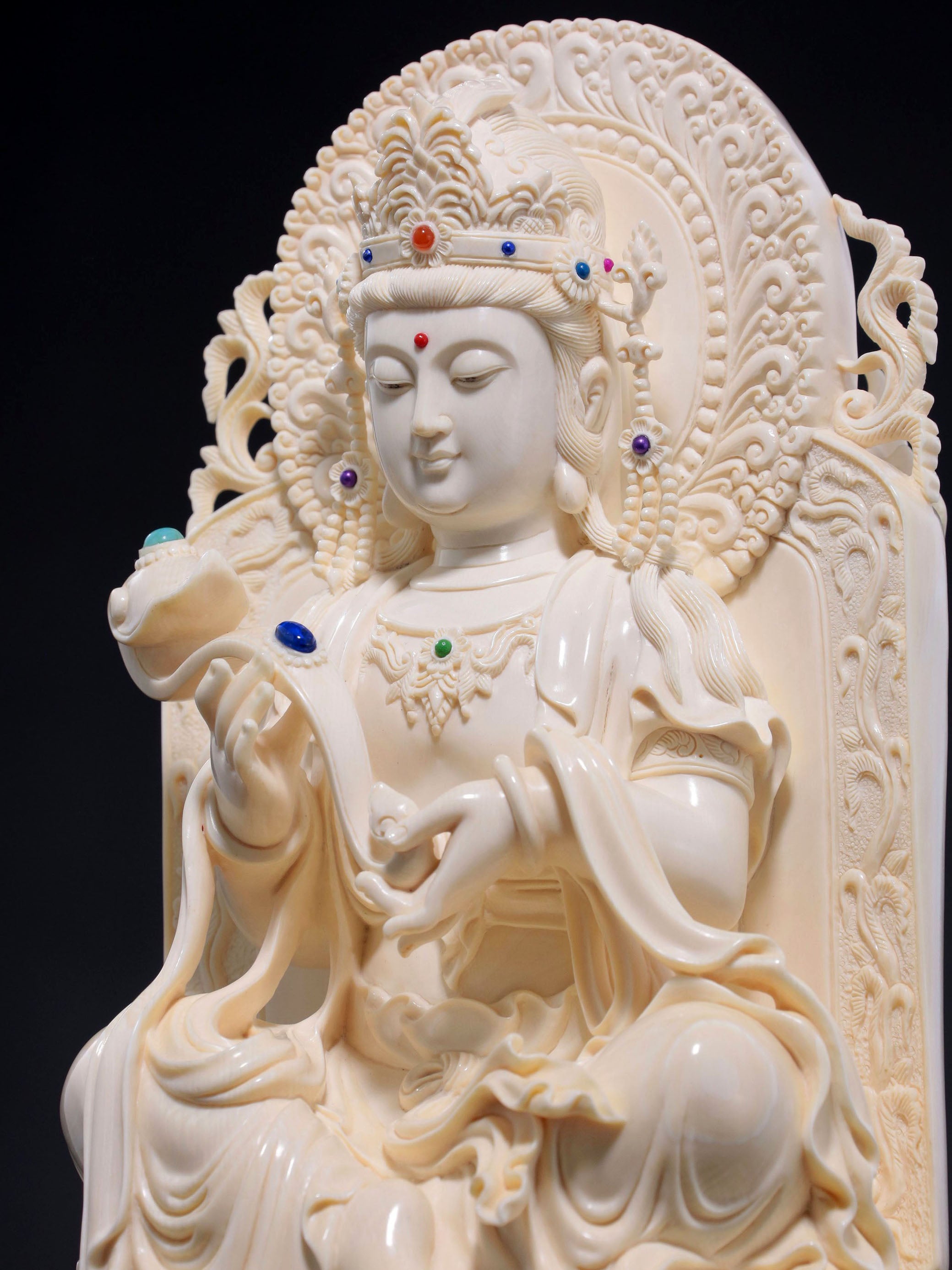 Ruyi Guanyin (seated)