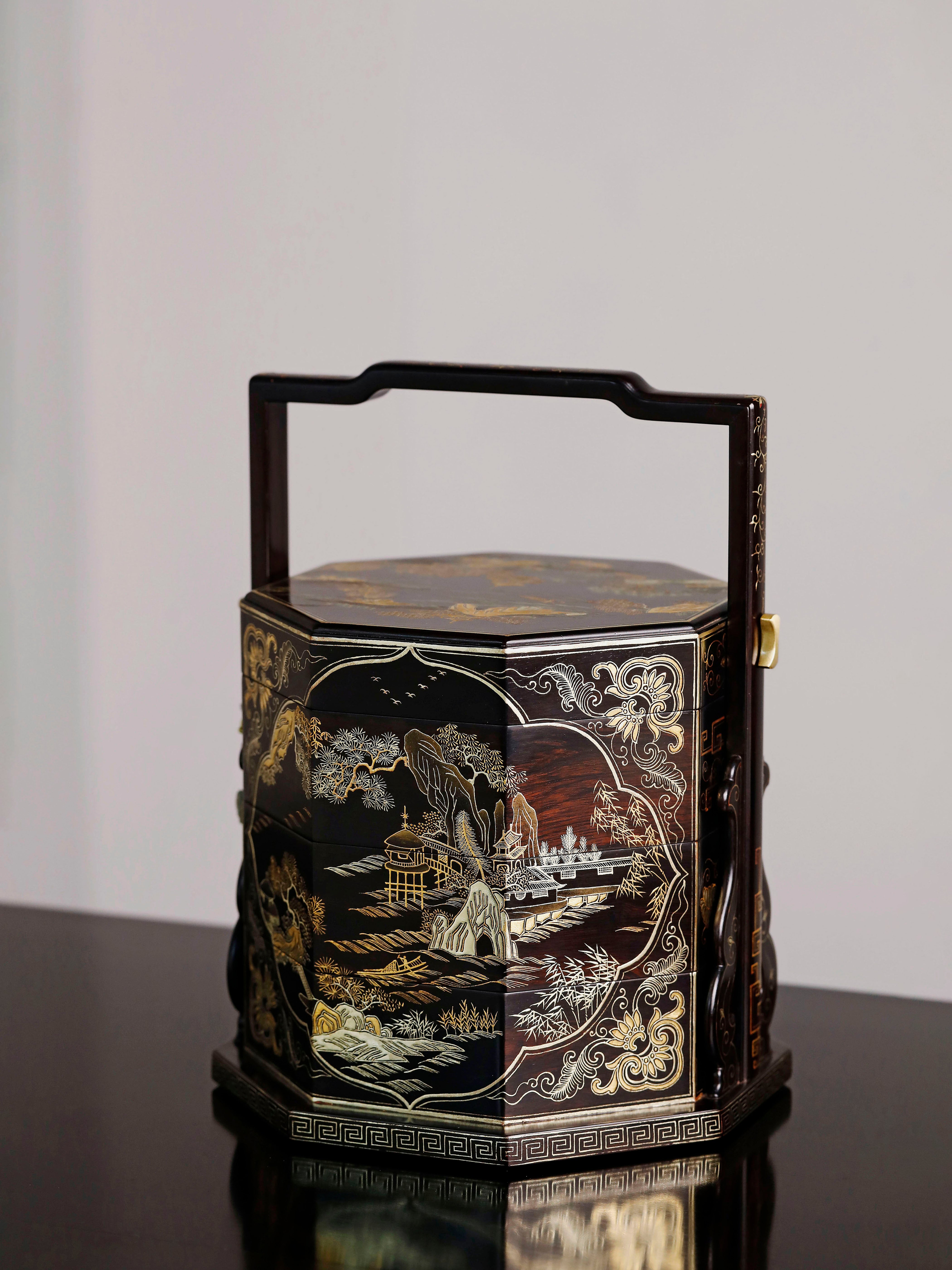 紫光檀松鹤延年一鹭连科/山居图描金八角提盒