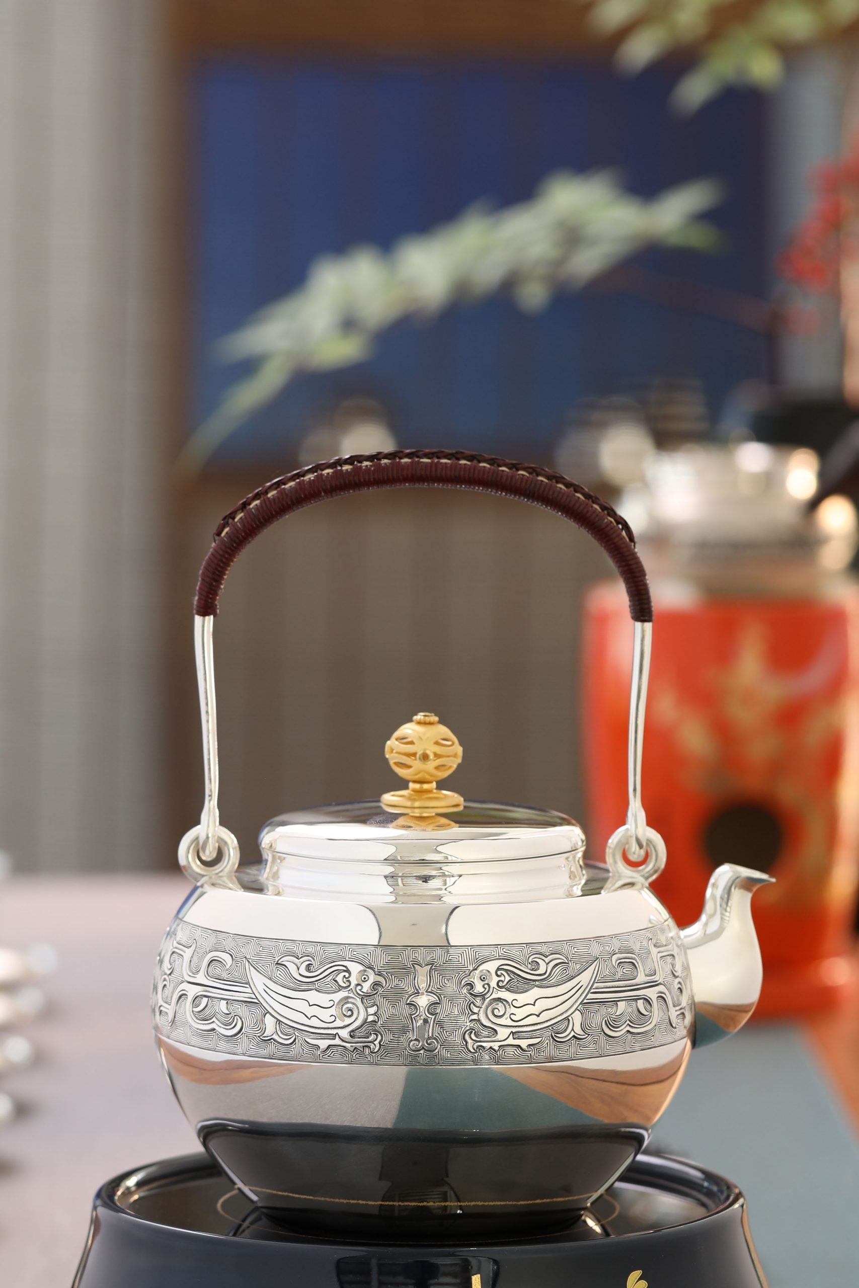 纯金钮神凤银壶