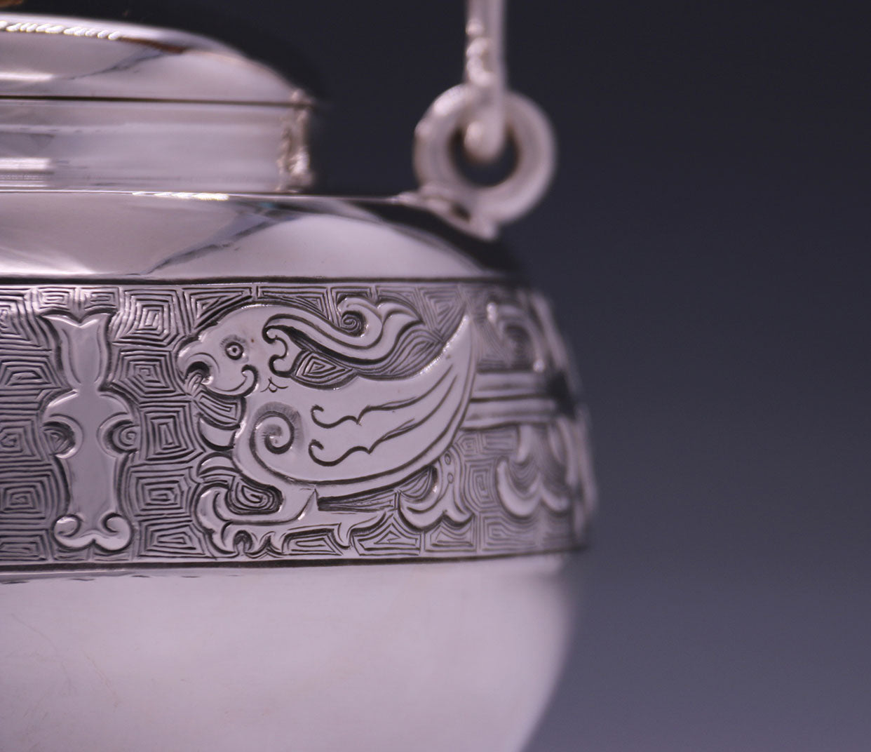 纯金钮神凤银壶