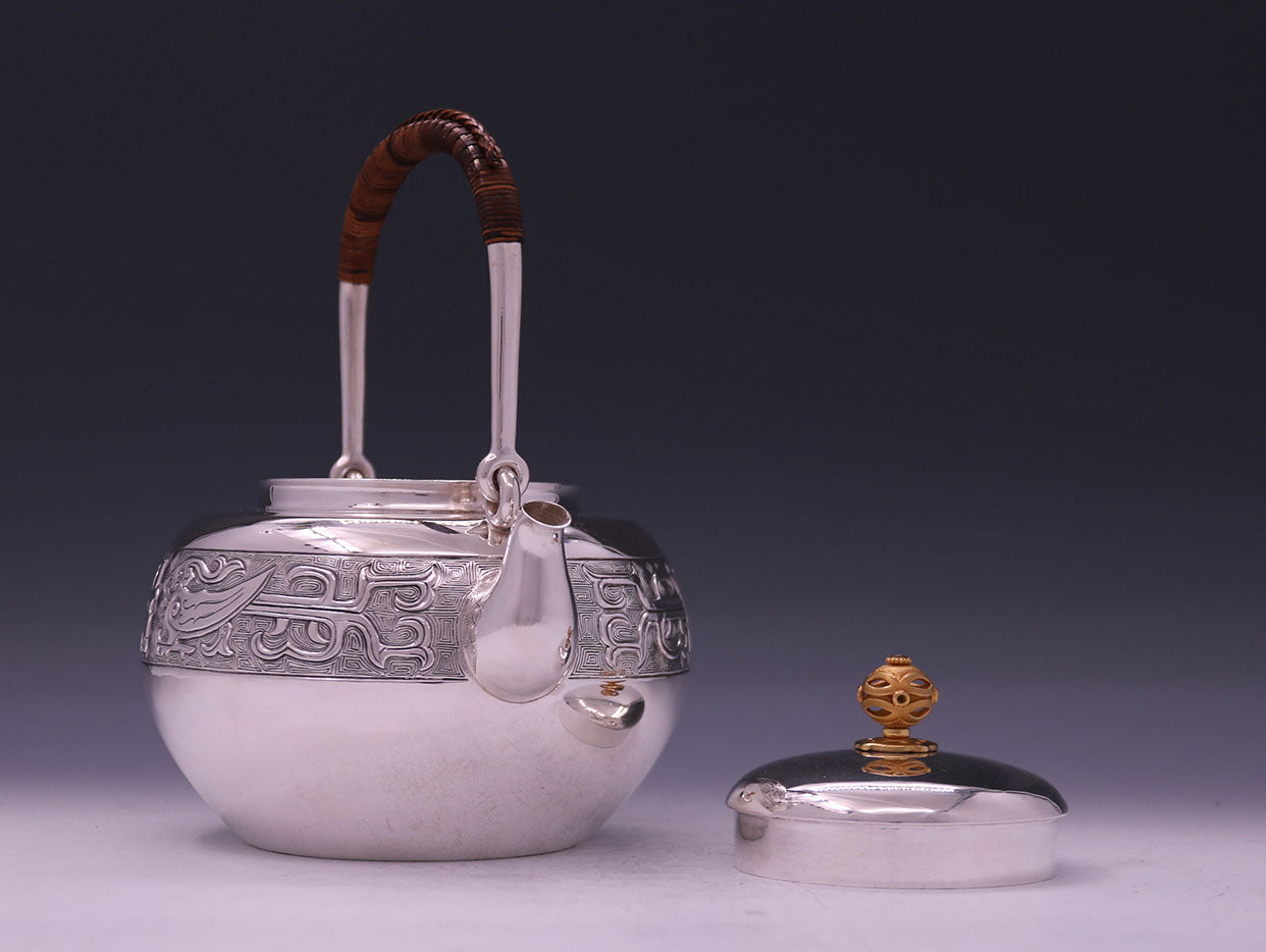 纯金钮神凤银壶