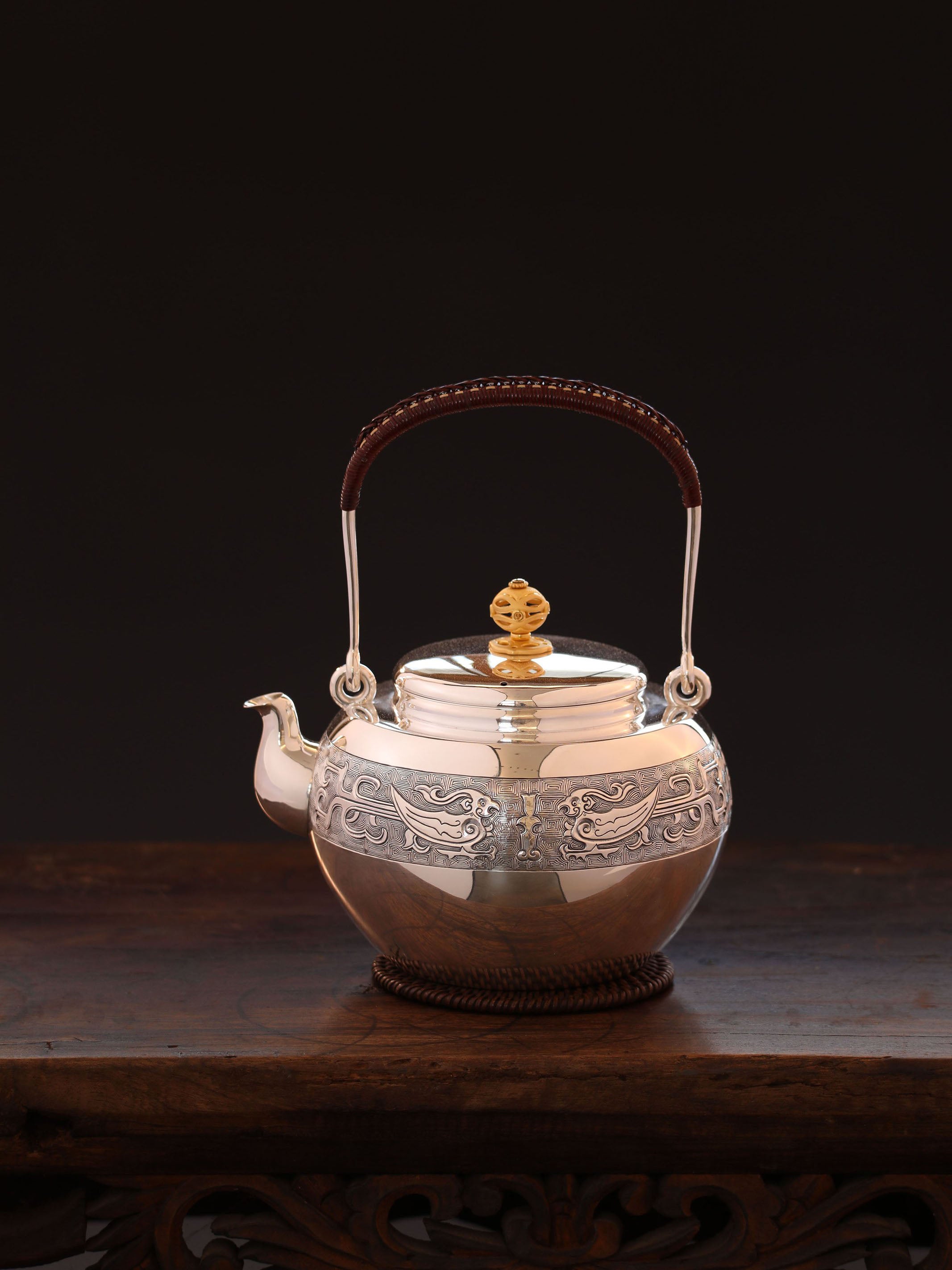 金摘神鳳銀壺(純金鈕)