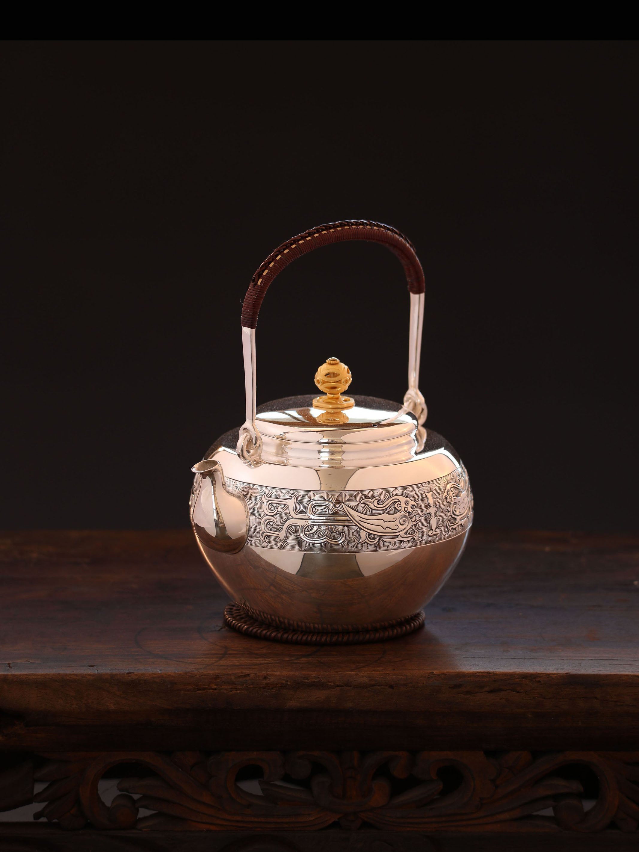 金摘神鳳銀壺(純金鈕)