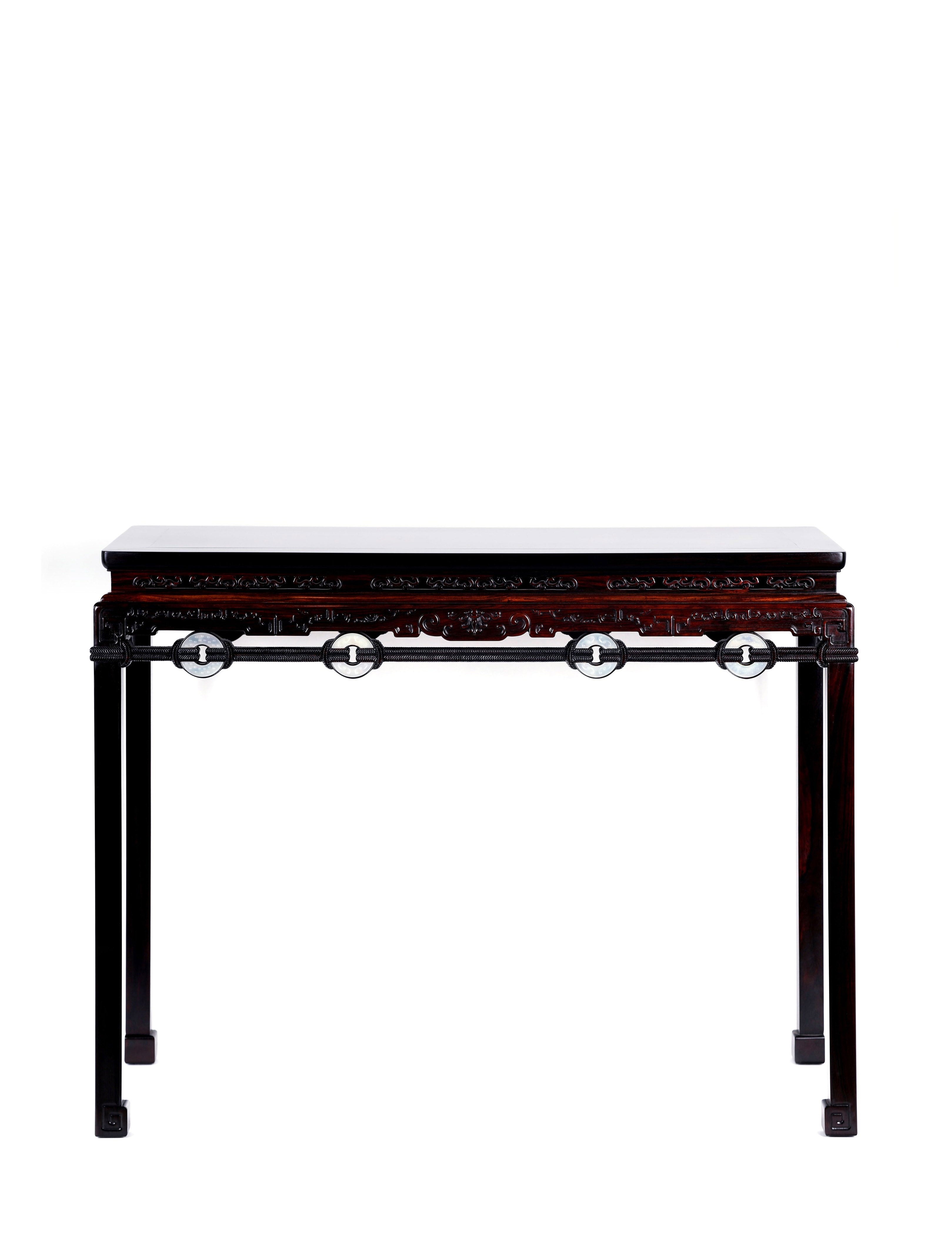 绳拉玉璧纹马蹄足条桌